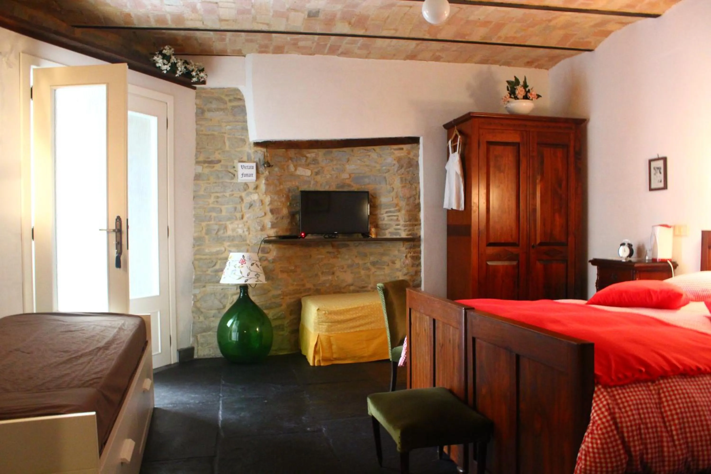 Photo of the whole room, Bed in Il Tomolo