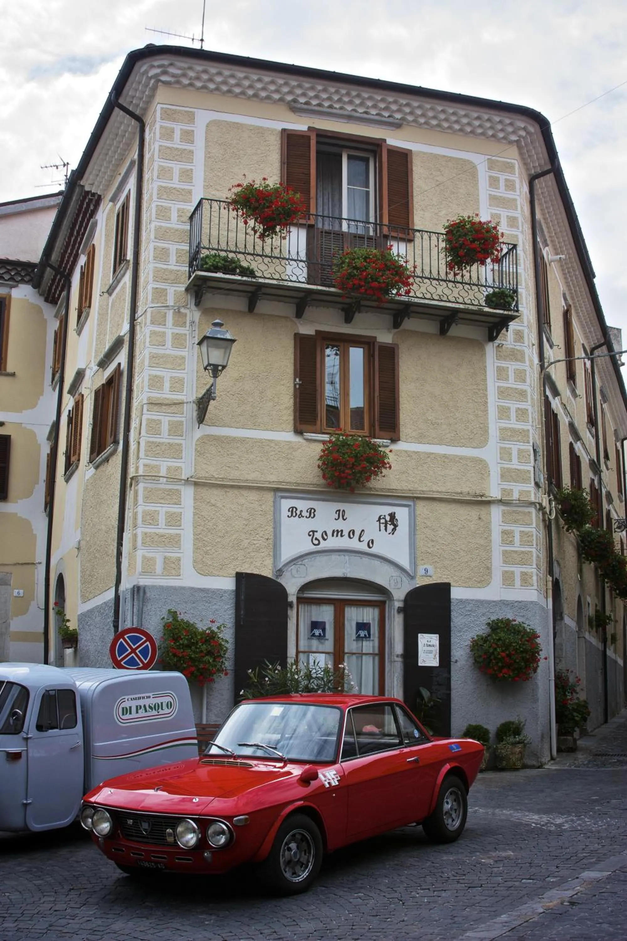 Facade/entrance in Il Tomolo