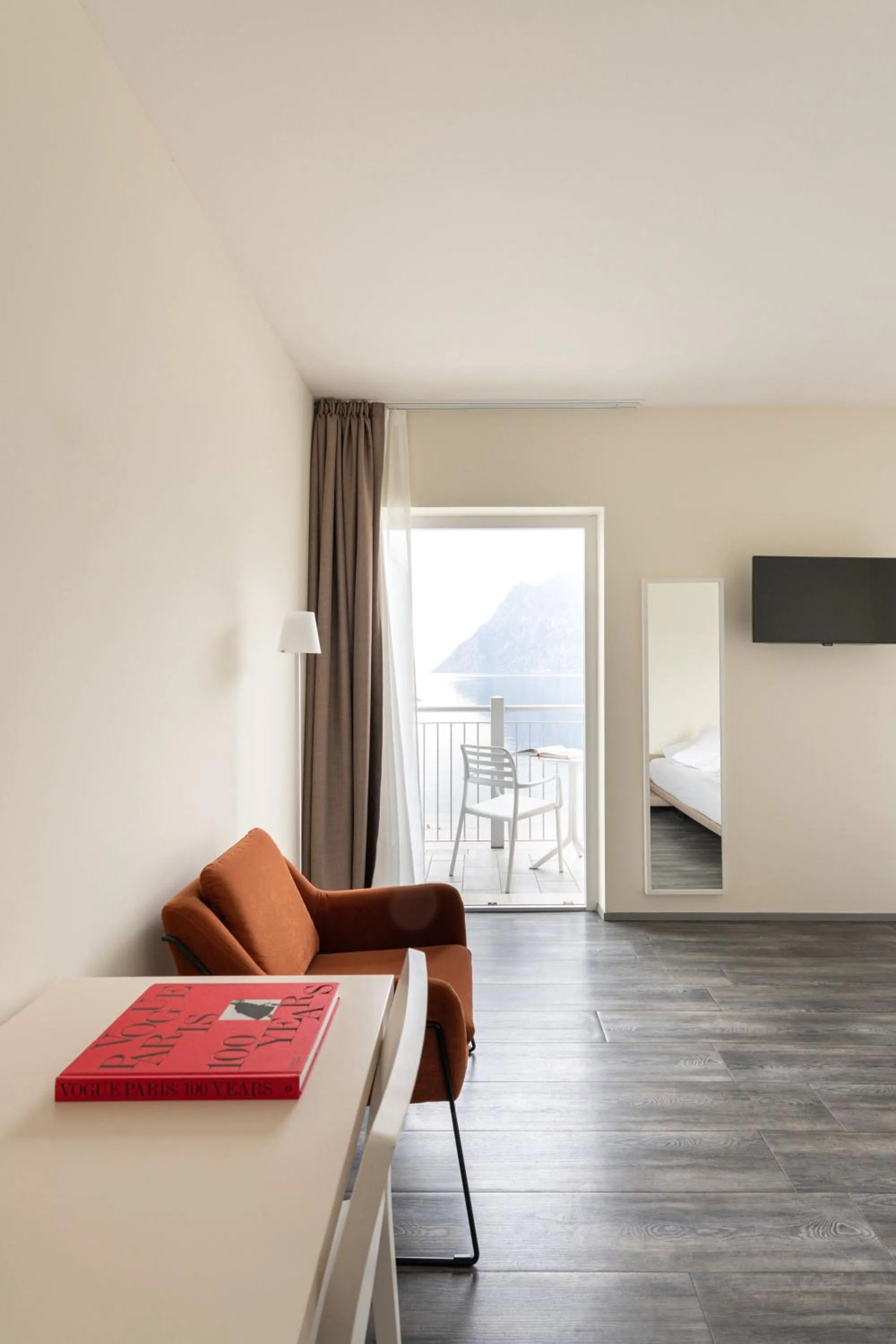 Bedroom, Bed in Hotel Baia Azzurra - Lake Front