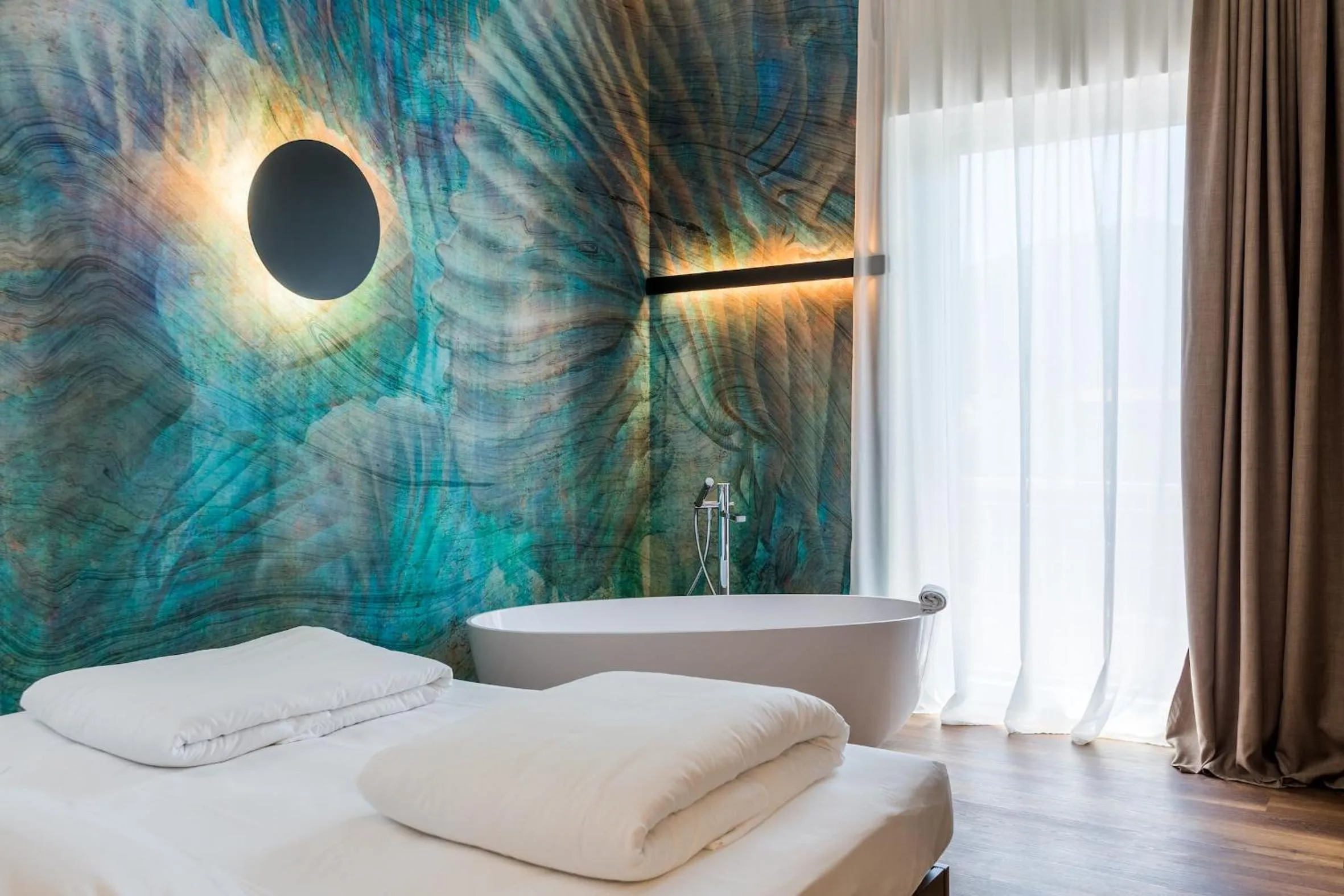 Photo of the whole room, Bed in Hotel Baia Azzurra - Lake Front