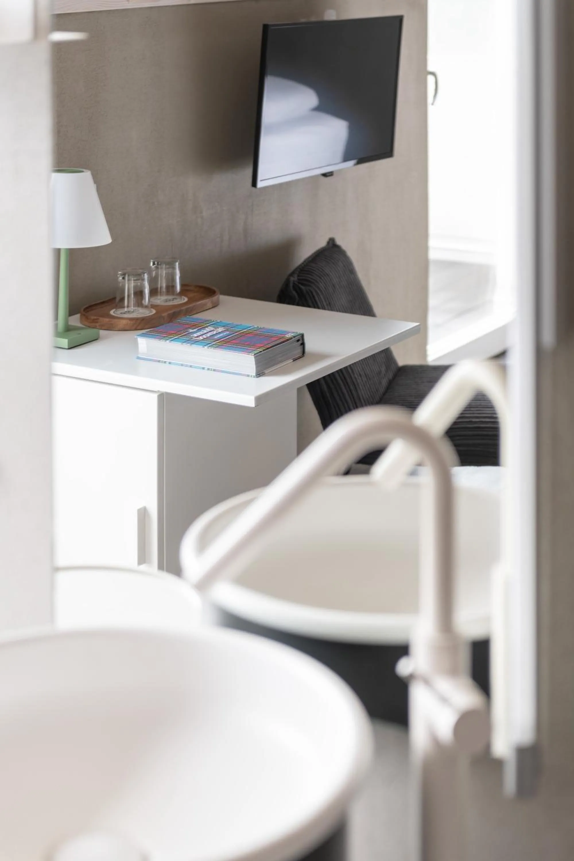 Bedroom in Hotel Baia Azzurra - Lake Front