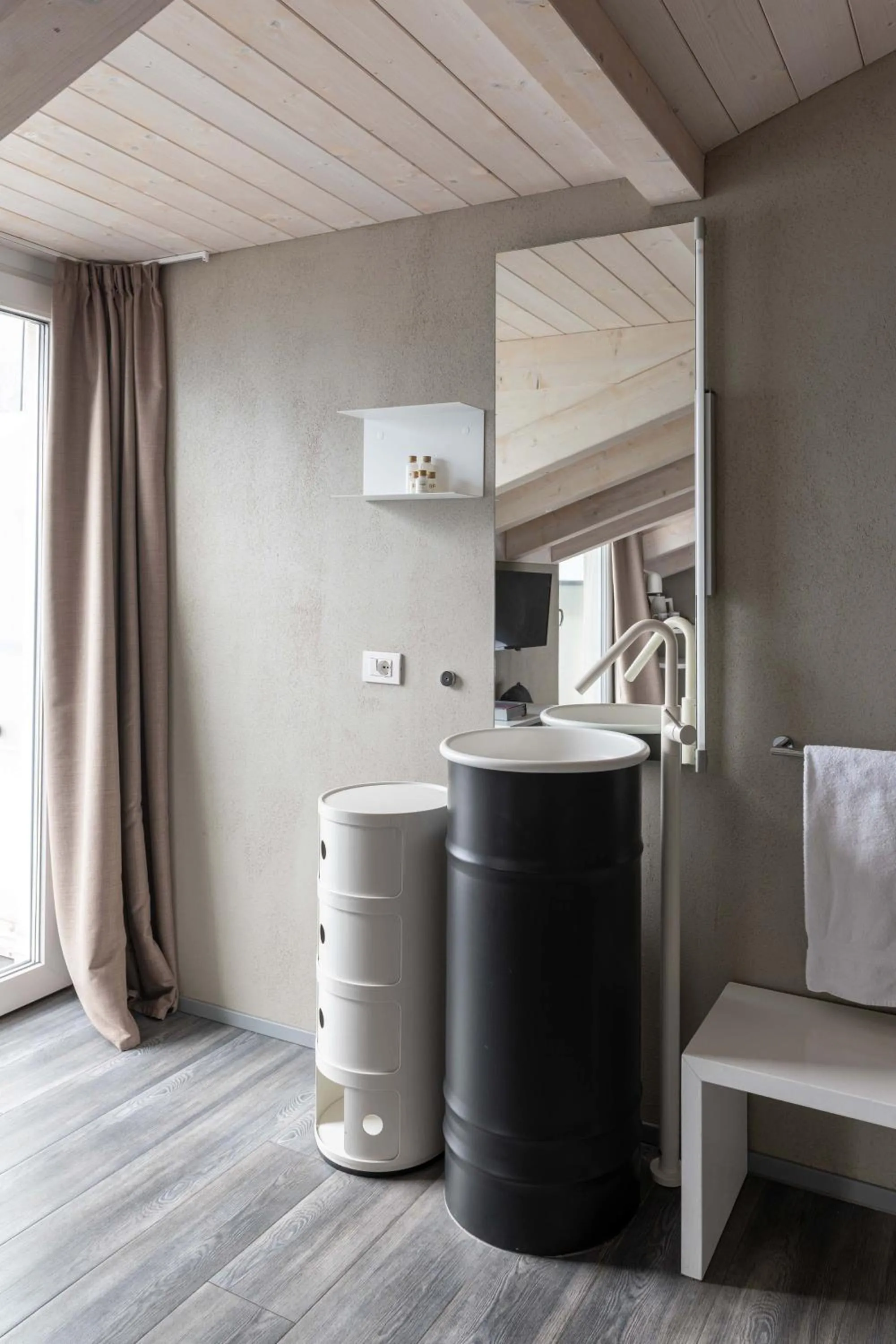 Bedroom in Hotel Baia Azzurra - Lake Front