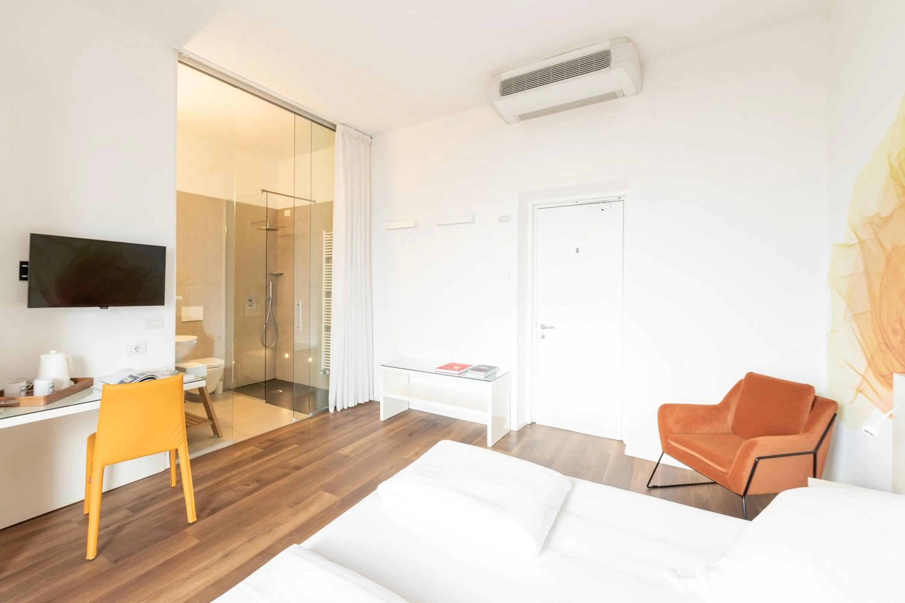 Bedroom in Hotel Baia Azzurra - Lake Front