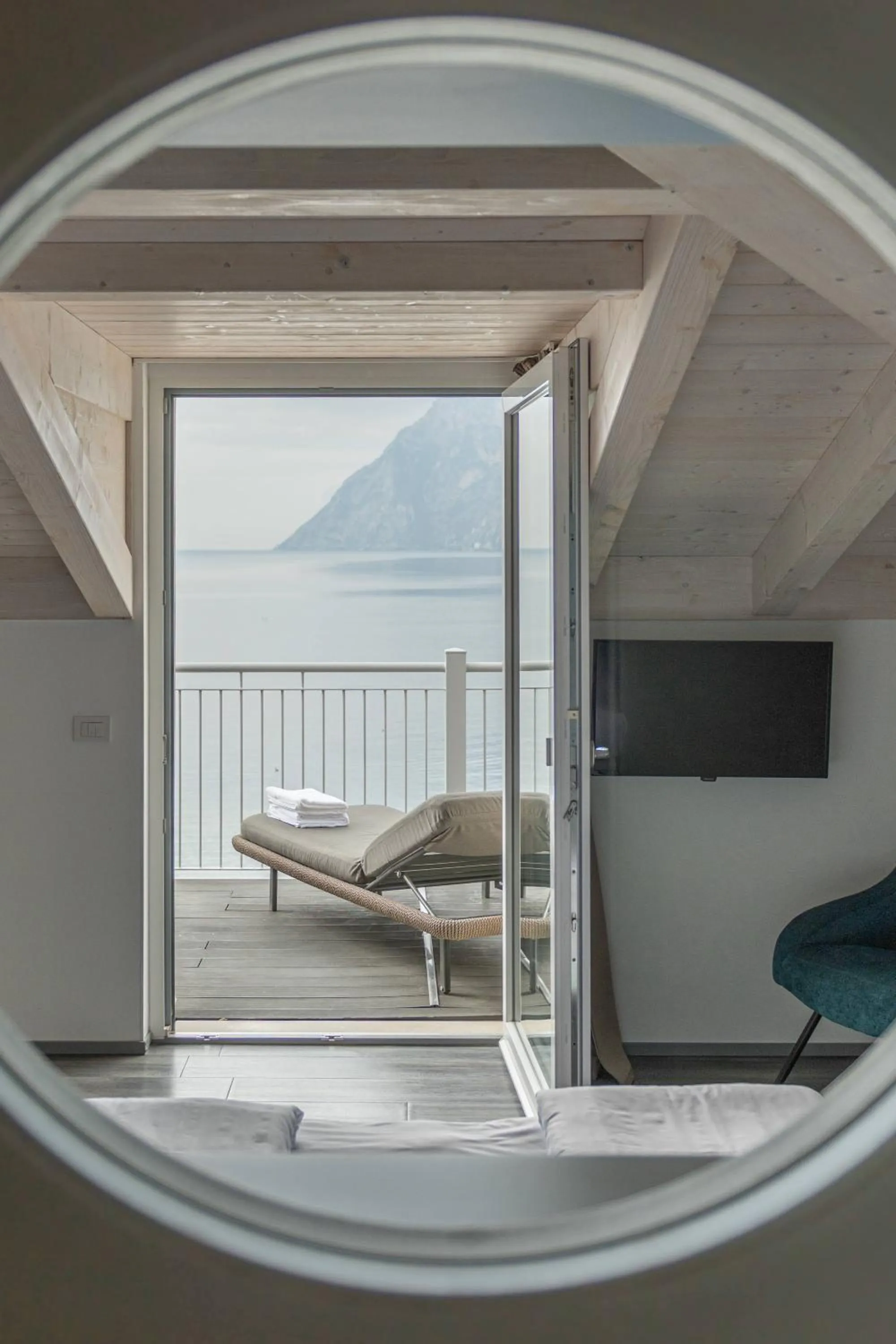 Balcony/Terrace in Hotel Baia Azzurra - Lake Front