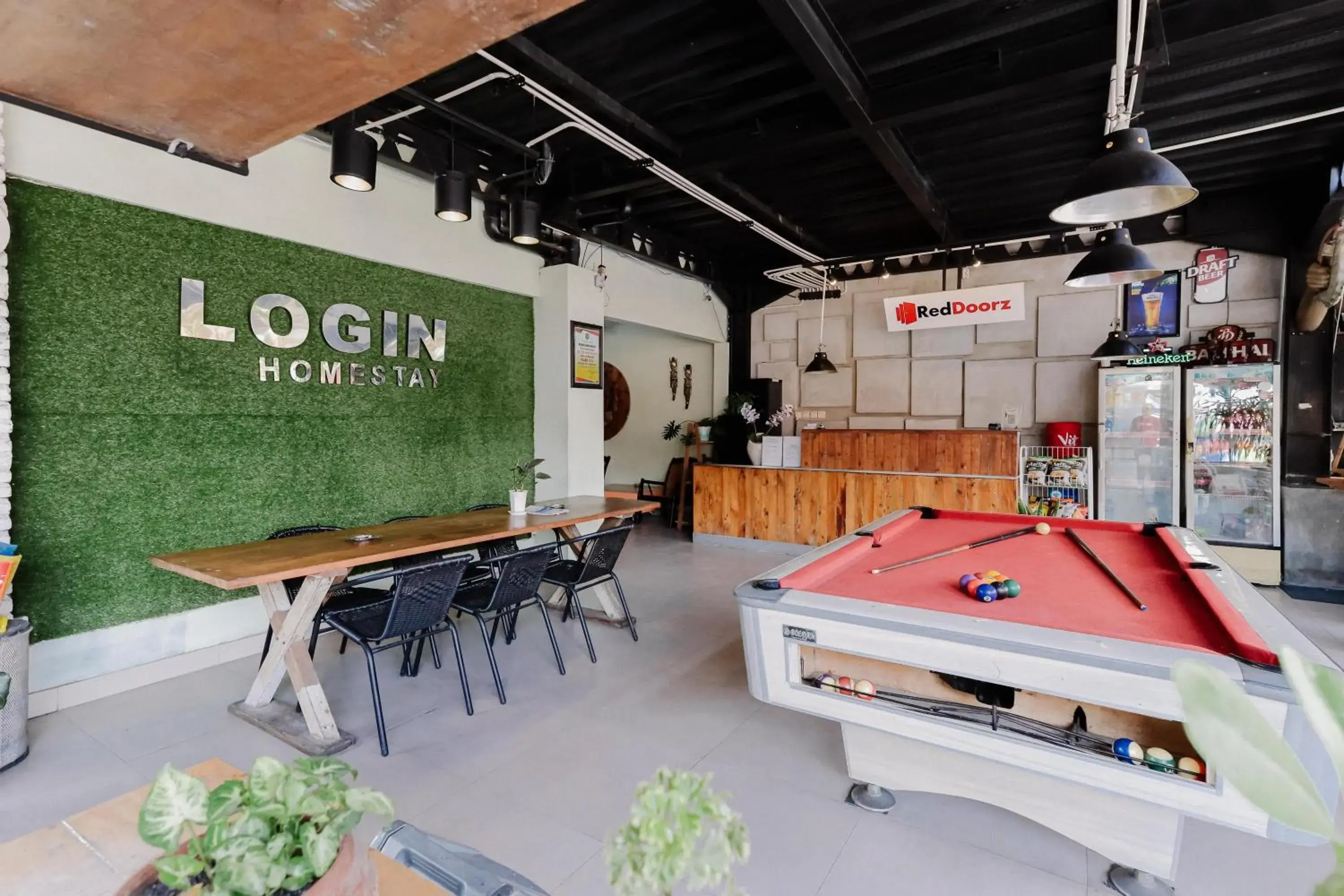 Lobby or reception in RedDoorz near Alun Alun Madiun Lobby or reception in RedDoorz near Alun Alun Madiun