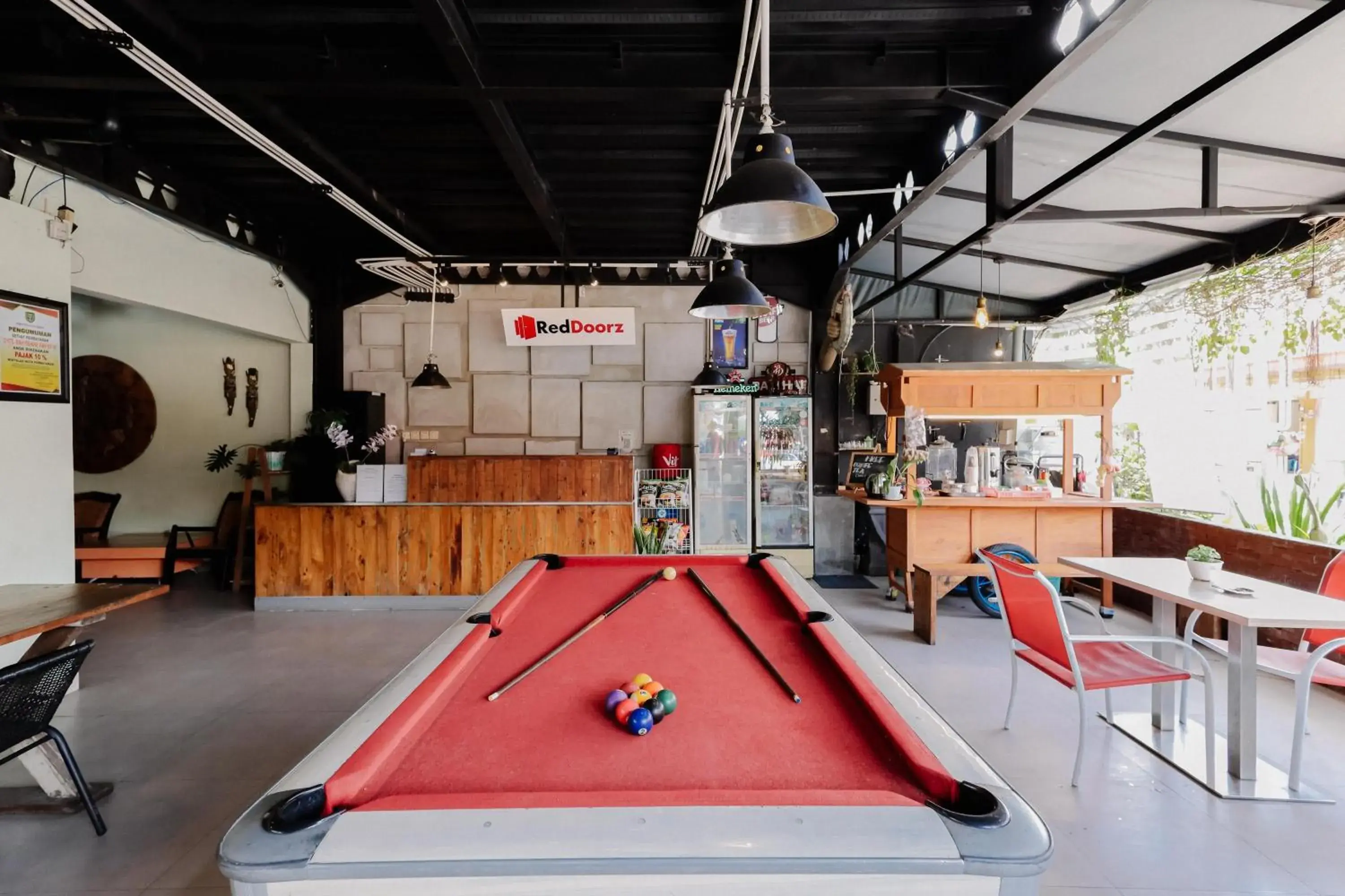 Lobby or reception in RedDoorz near Alun Alun Madiun Lobby or reception in RedDoorz near Alun Alun Madiun