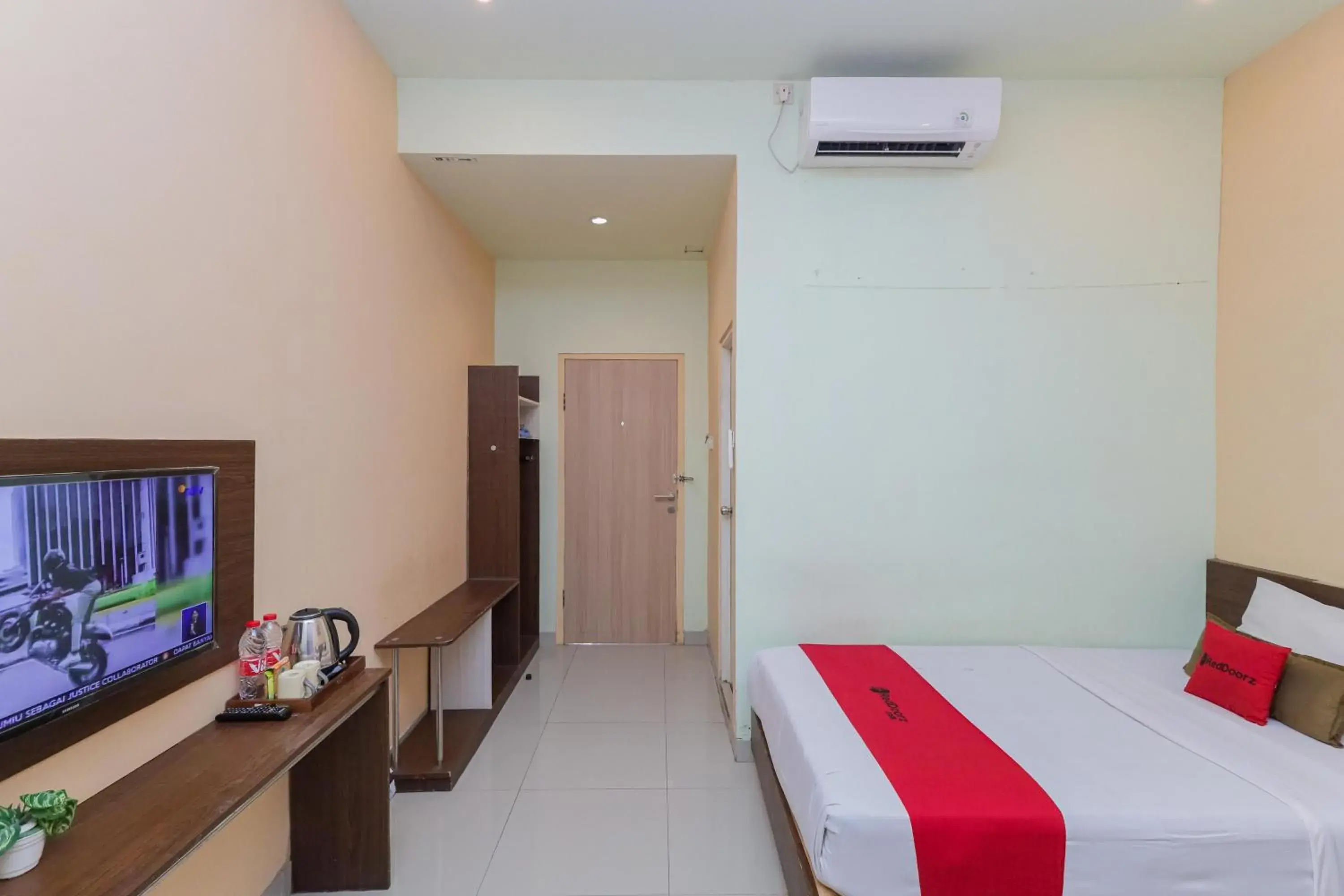 Bedroom, Bed in RedDoorz near Alun Alun Madiun Bedroom, Bed in RedDoorz near Alun Alun Madiun
