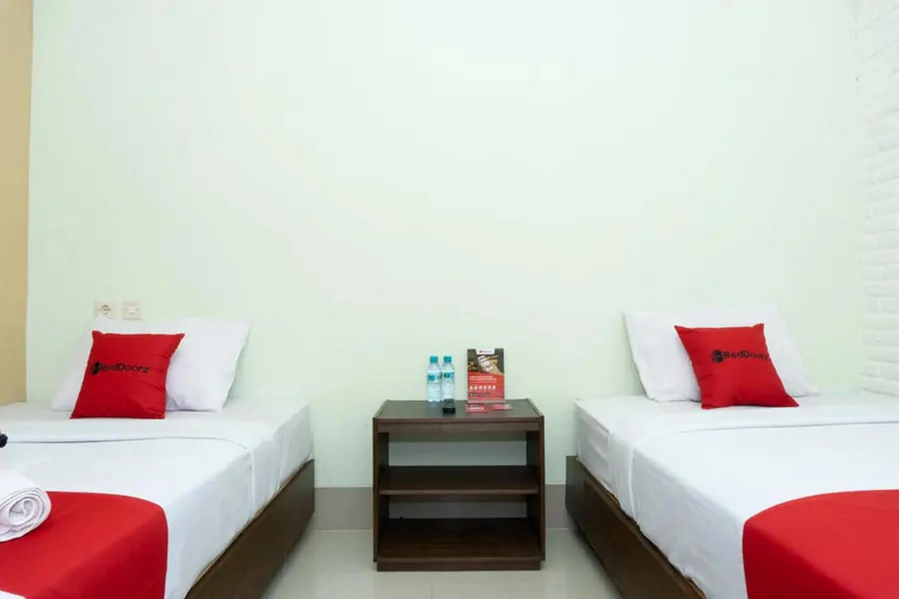 Bedroom, Bed in RedDoorz near Alun Alun Madiun