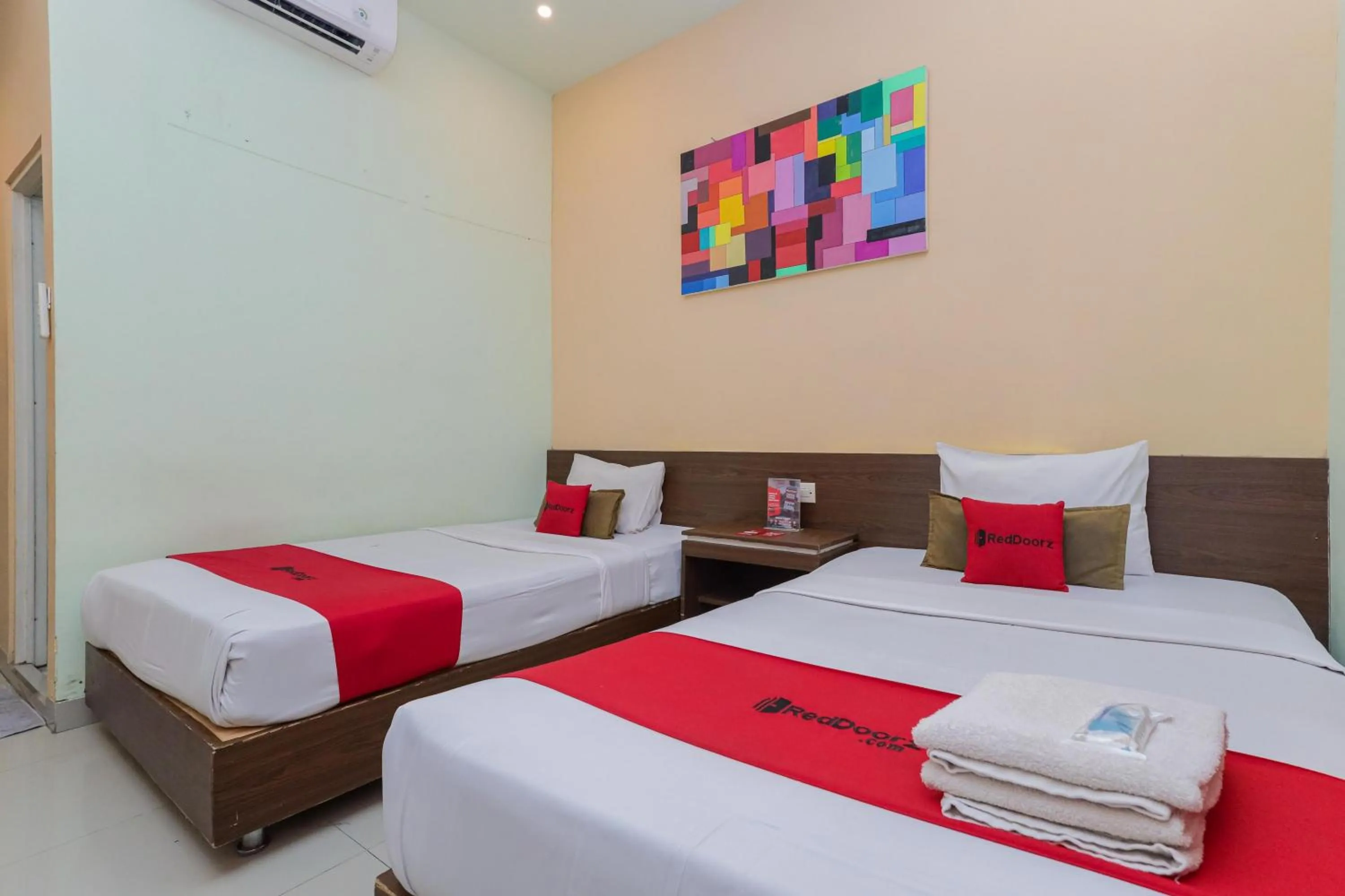 Bedroom, Bed in RedDoorz near Alun Alun Madiun