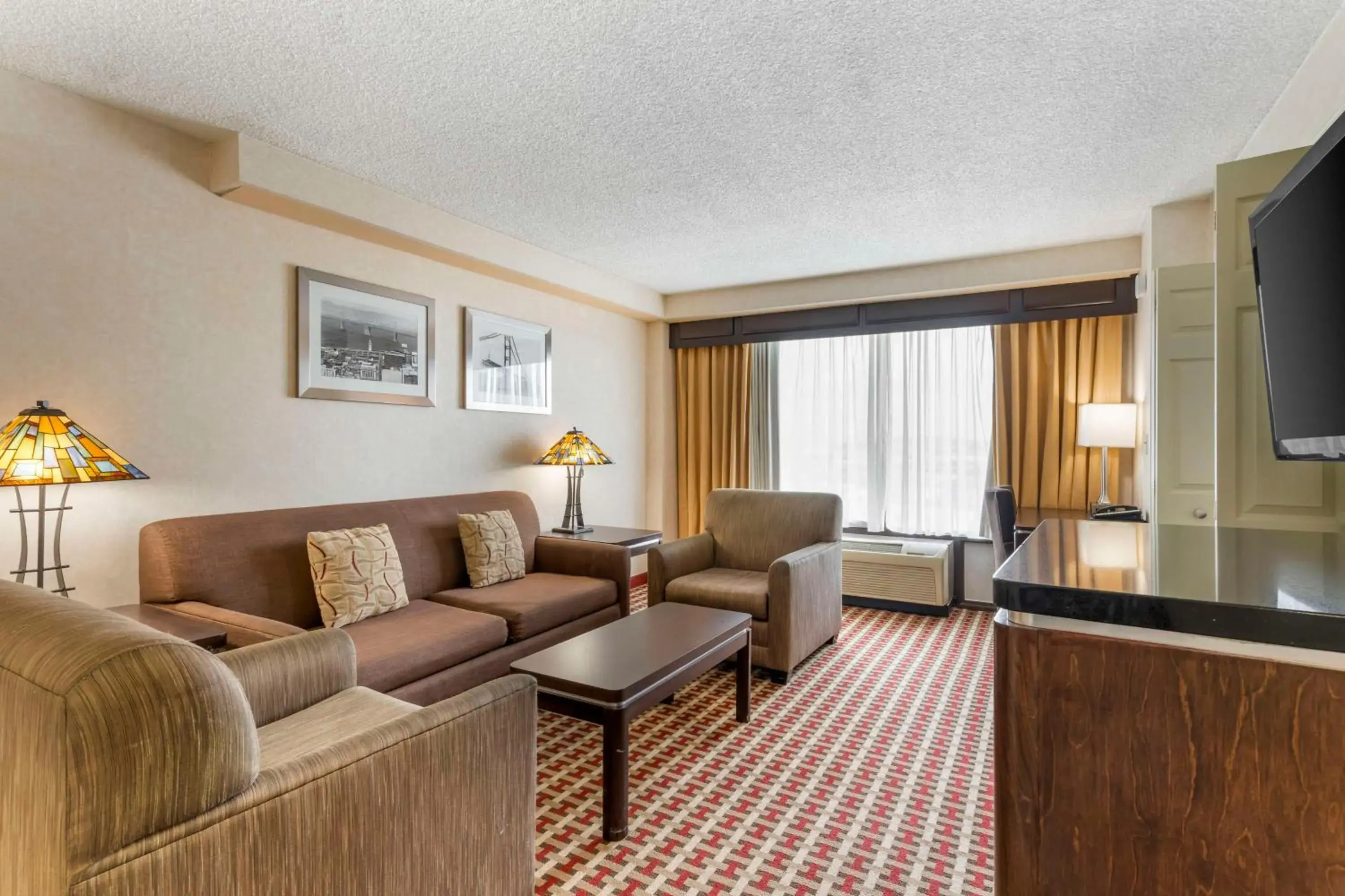 Executive King Suite with One King Bed - Non-Smoking in Best Western Plus Grosvenor Airport Hotel Executive King Suite with One King Bed - Non-Smoking in Best Western Plus Grosvenor Airport Hotel