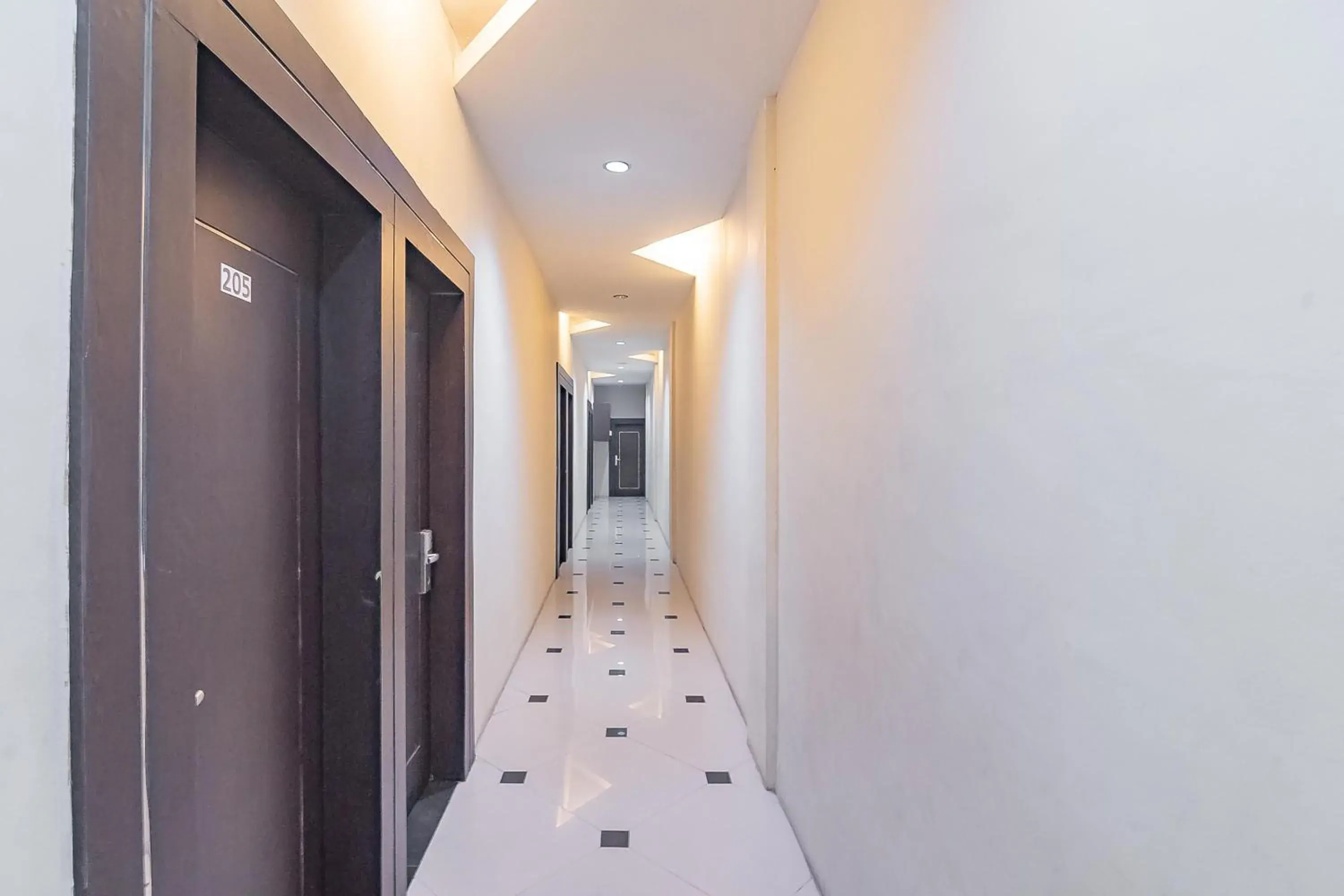 Property building in RedDoorz near Stadion Sanaman Mantikei Property building in RedDoorz near Stadion Sanaman Mantikei