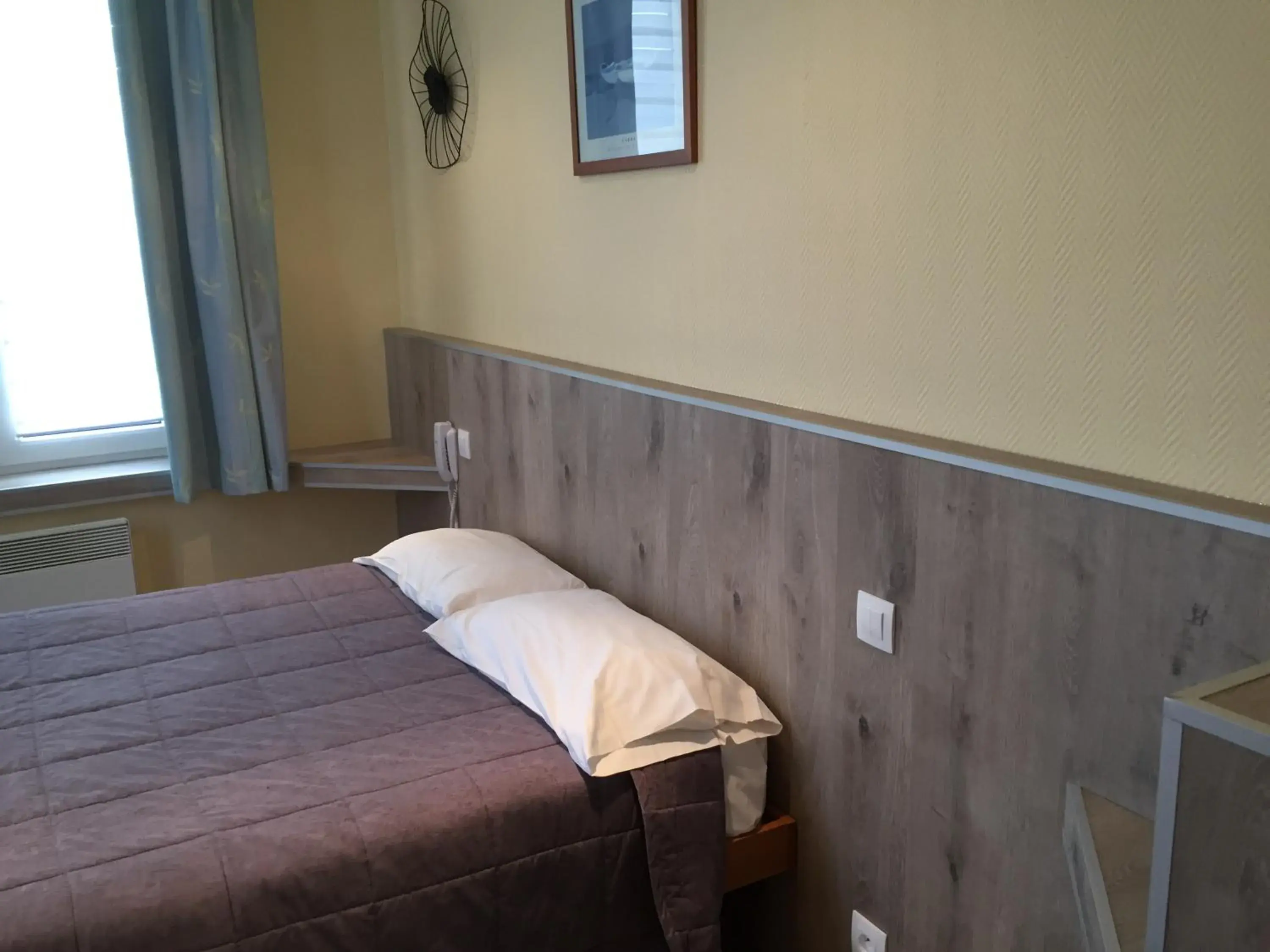 Double Room in Hotel & Restaurant Le Cardinal Double Room in Hotel & Restaurant Le Cardinal