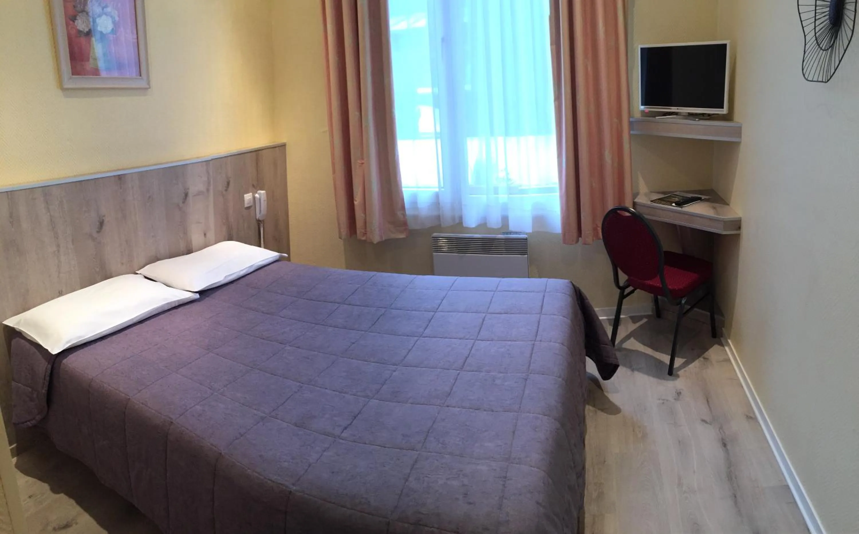 TV and multimedia in Hotel & Restaurant Le Cardinal