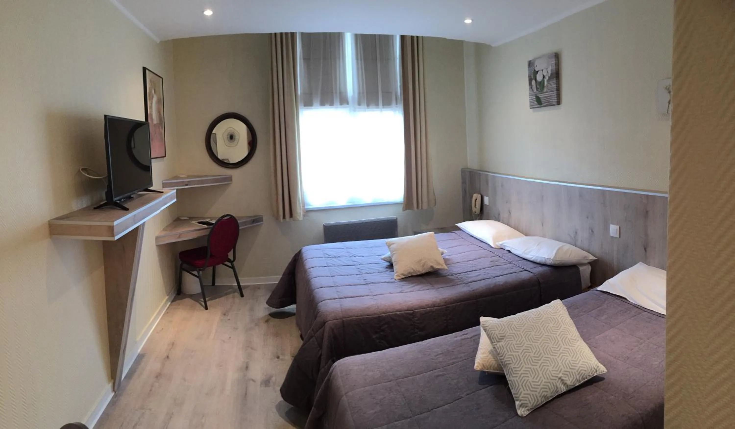 Bed in Hotel & Restaurant Le Cardinal