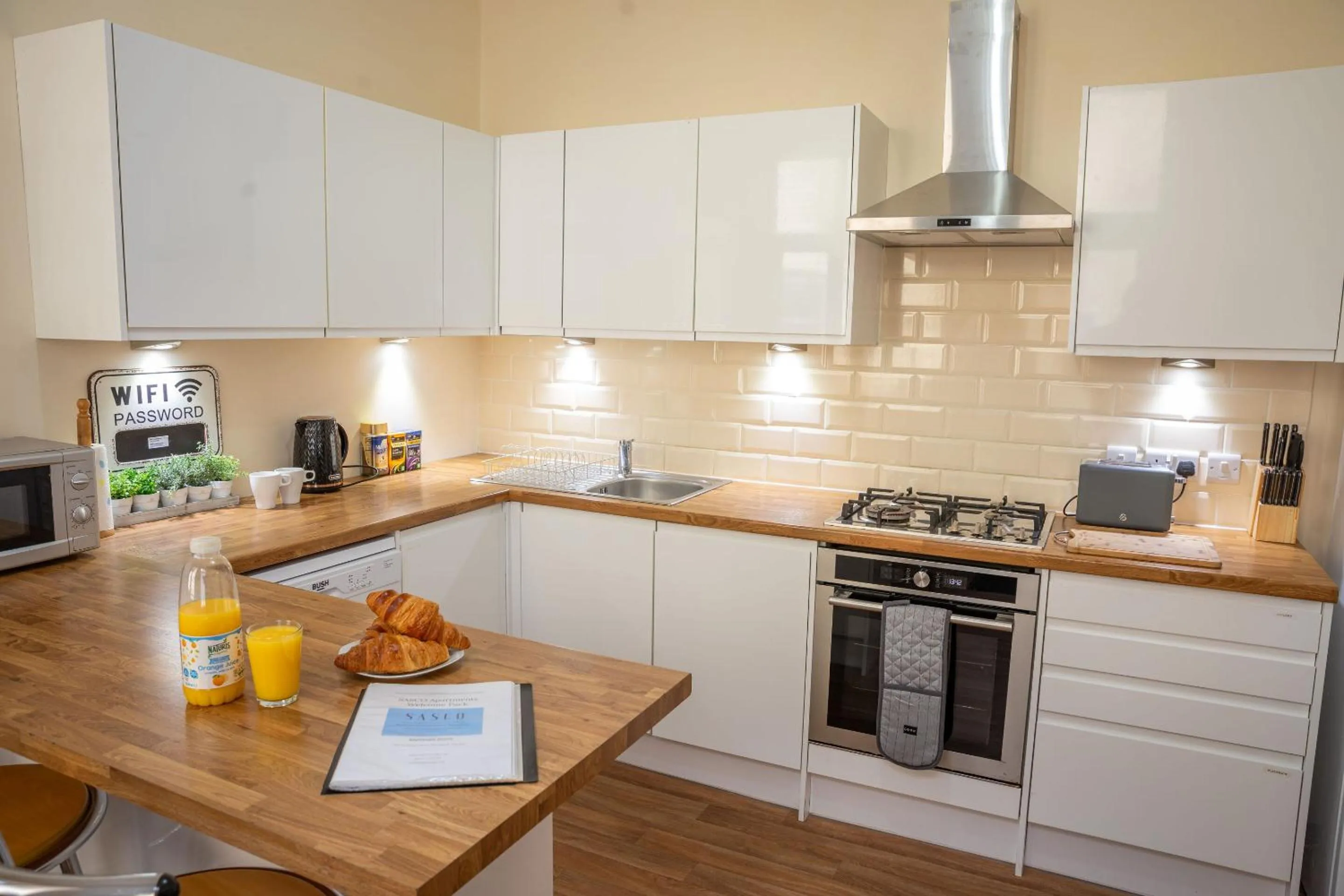 Kitchen or kitchenette in Sapphire House By Sasco