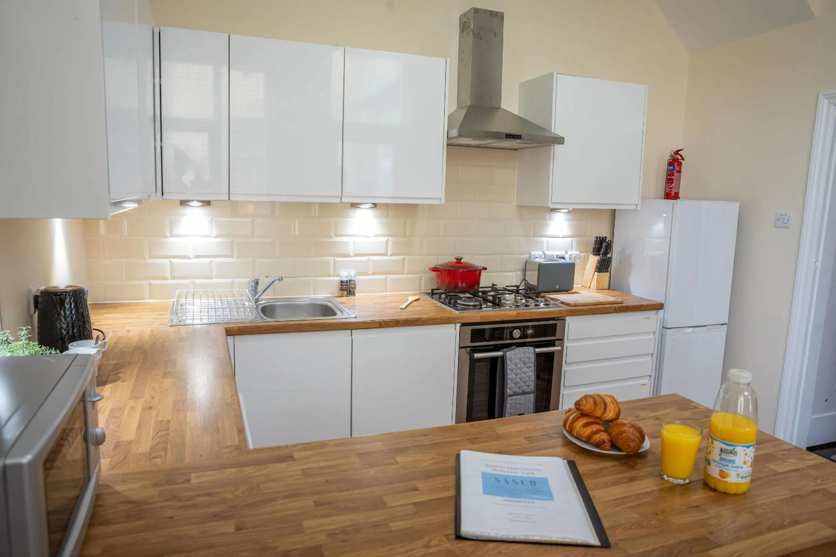 Kitchen or kitchenette in Sapphire House By Sasco