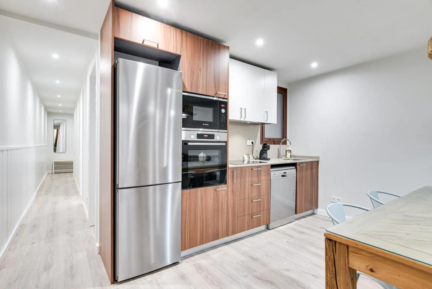 Kitchen or kitchenette in LucasLand Apartments Barcelona