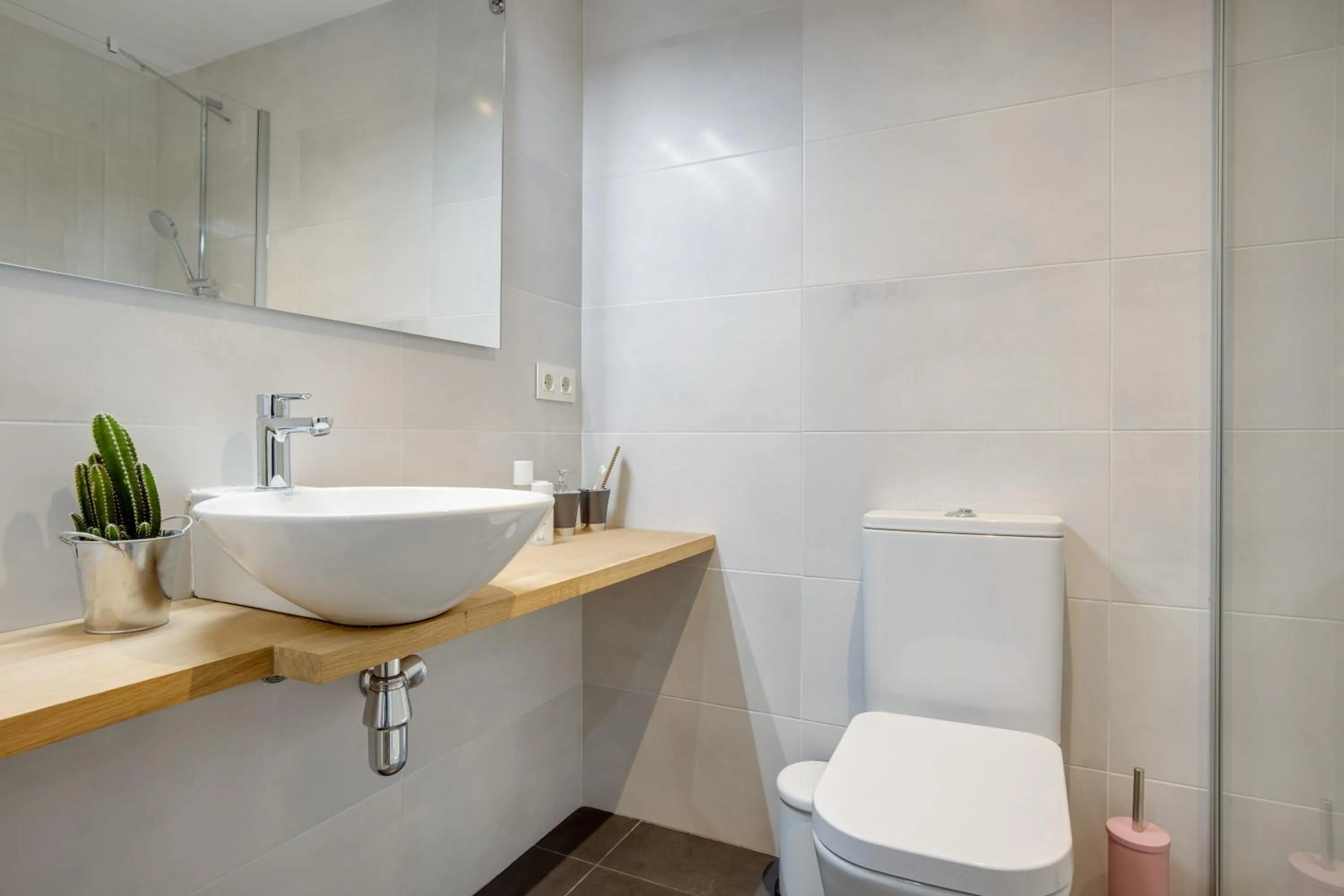 Toilet in LucasLand Apartments Barcelona