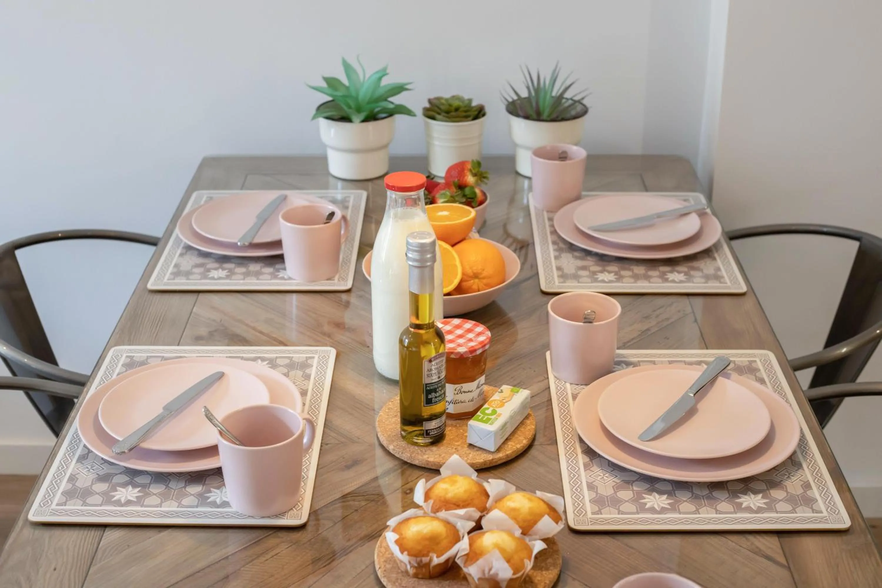 Food and drinks in LucasLand Apartments Barcelona