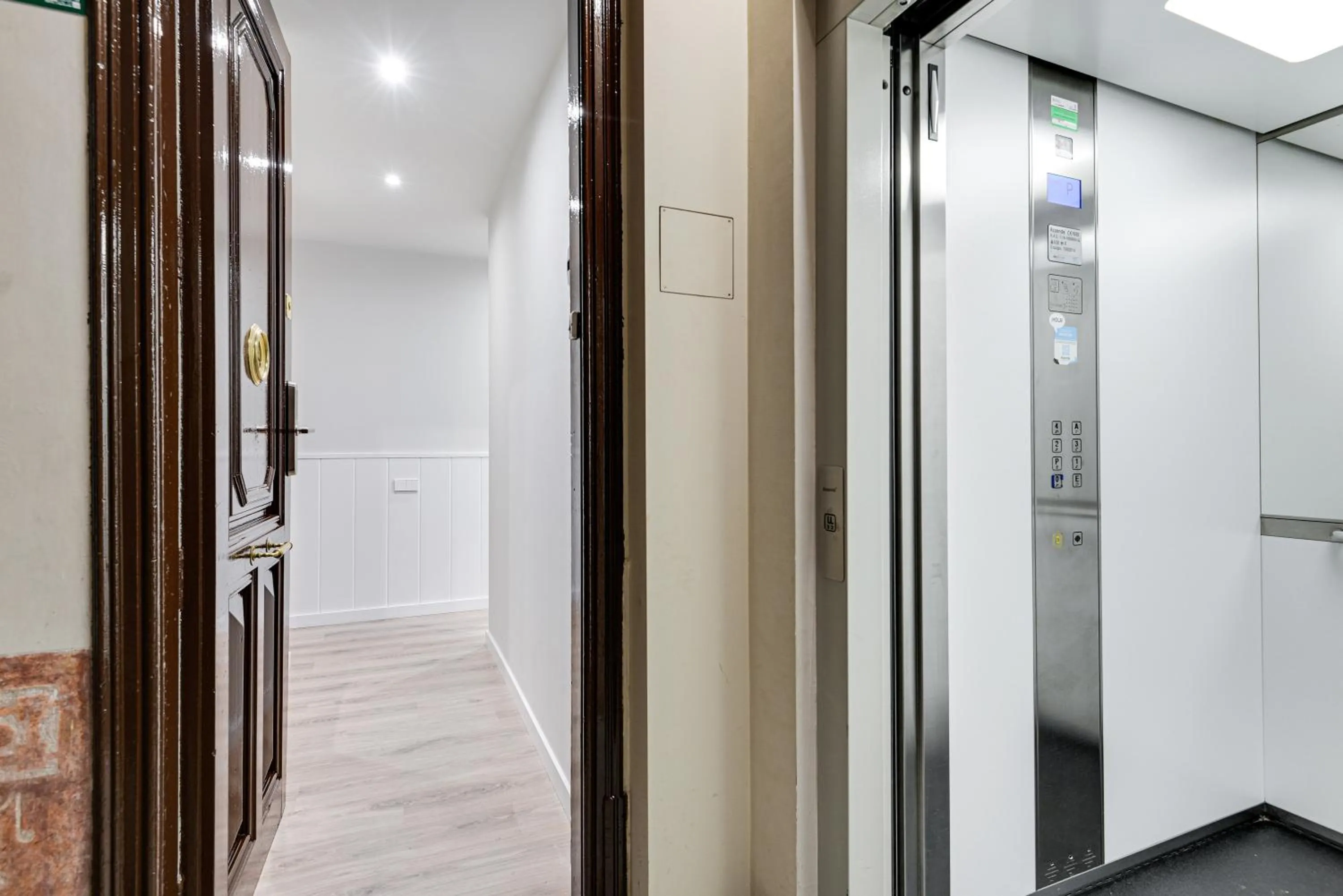 elevator in LucasLand Apartments Barcelona