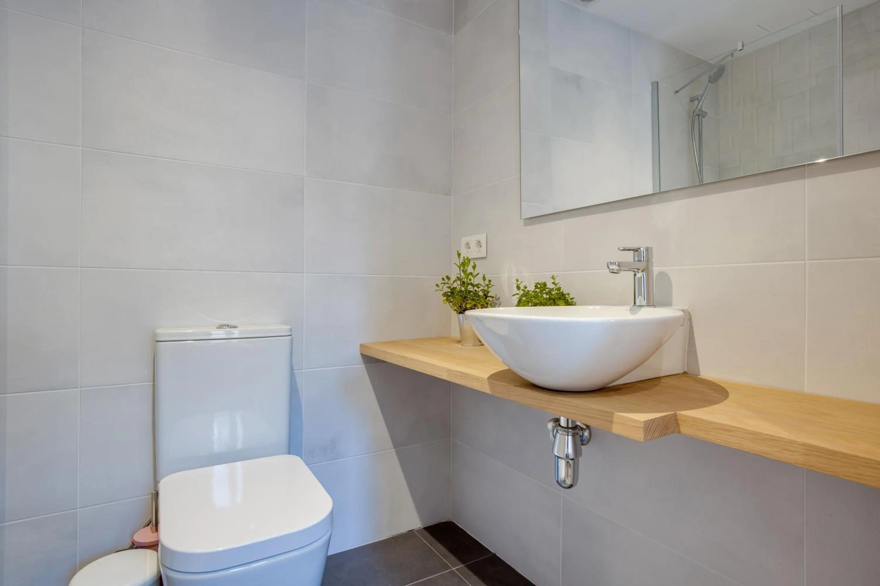 Toilet in LucasLand Apartments Barcelona