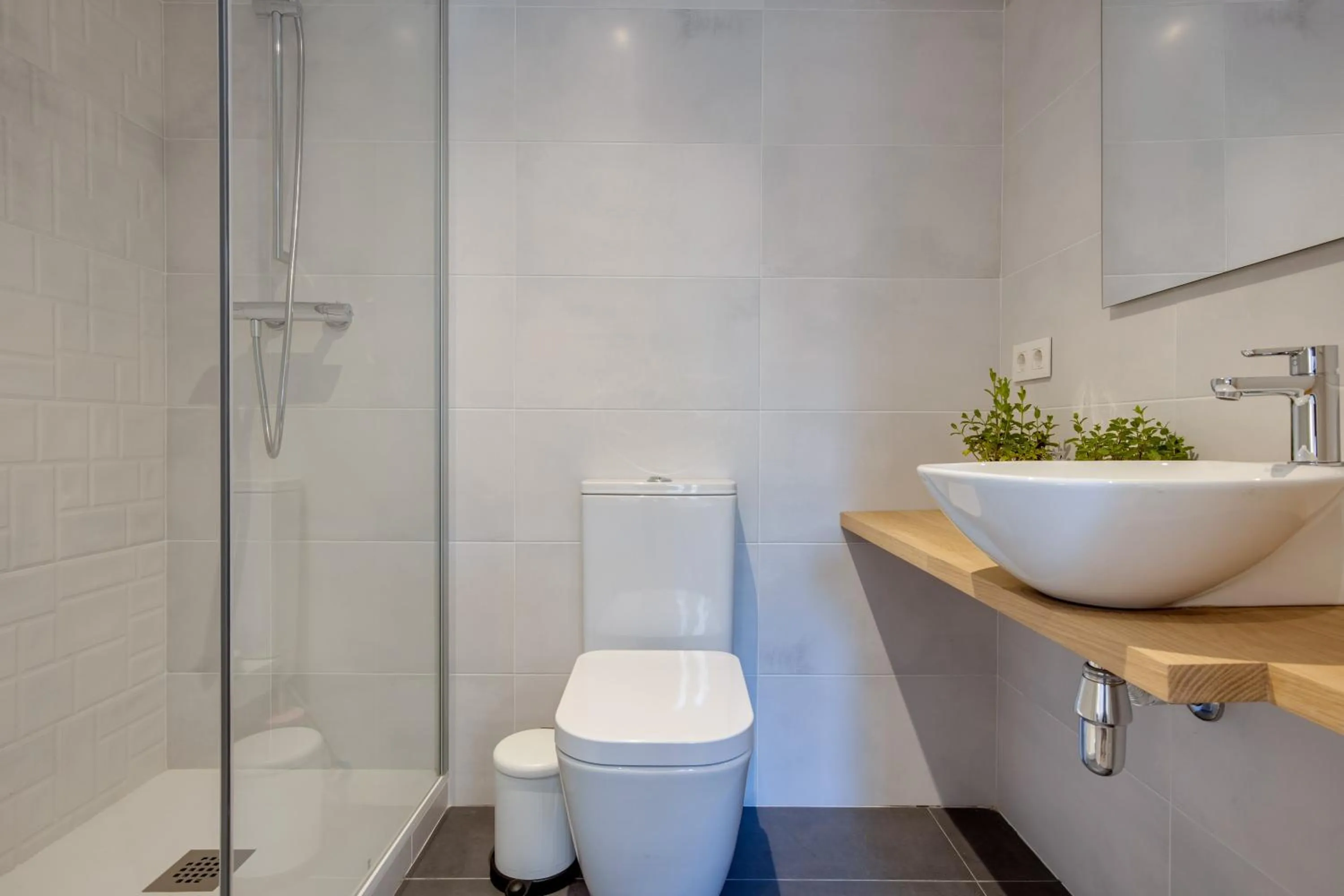 Shower in LucasLand Apartments Barcelona