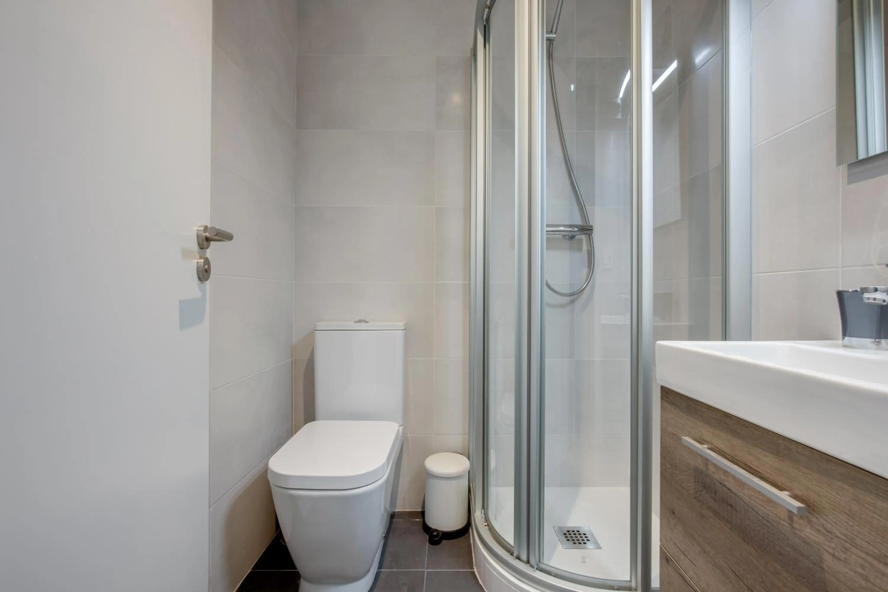 Shower in LucasLand Apartments Barcelona