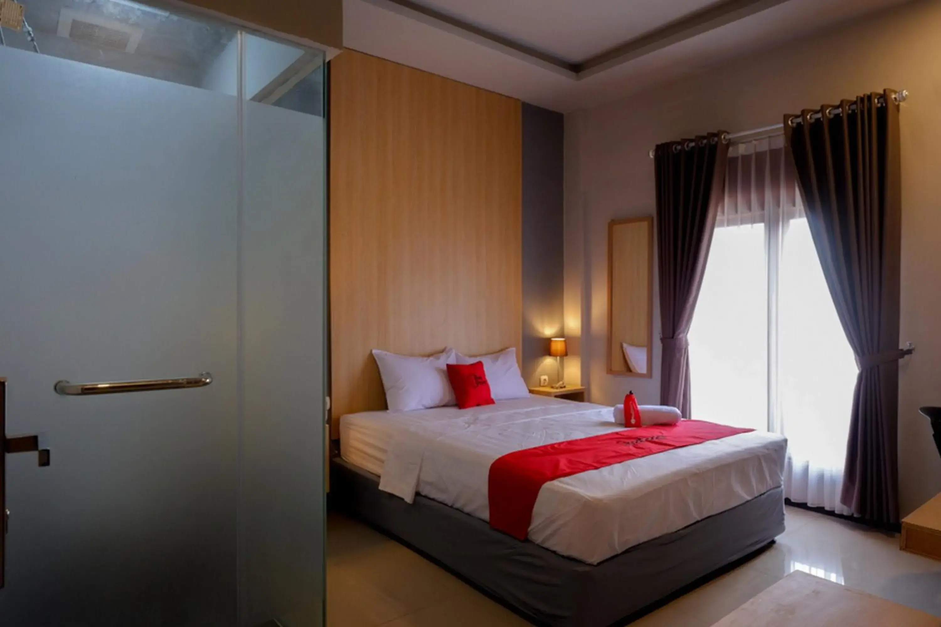 Double Room in RedDoorz Syariah @ Jalan Sultan Agung Tegal Double Room in RedDoorz Syariah @ Jalan Sultan Agung Tegal