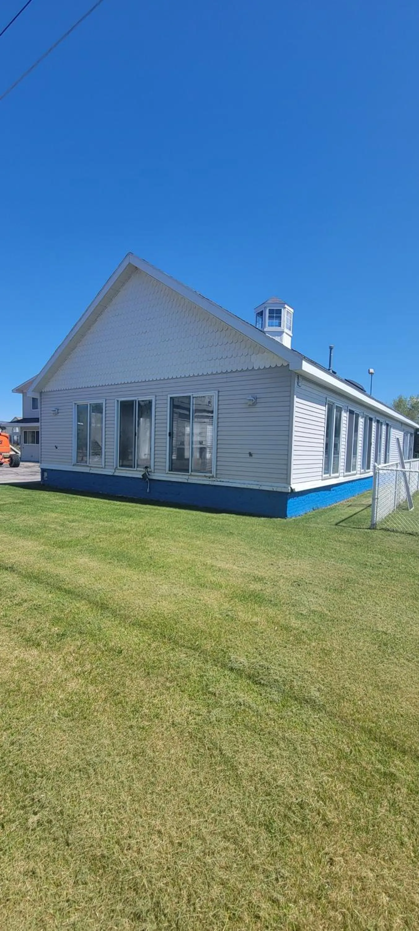 Property building in Mackinaw Budget Inn