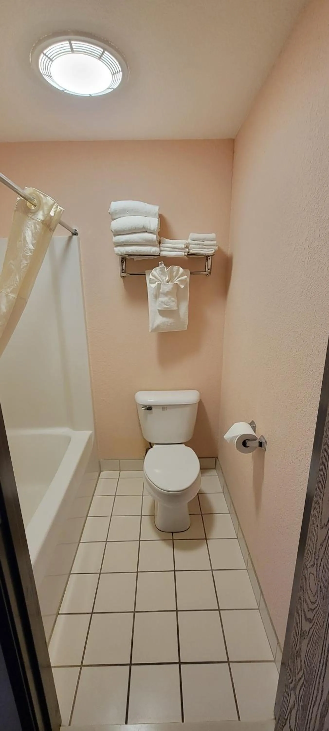 Bathroom in Mackinaw Budget Inn