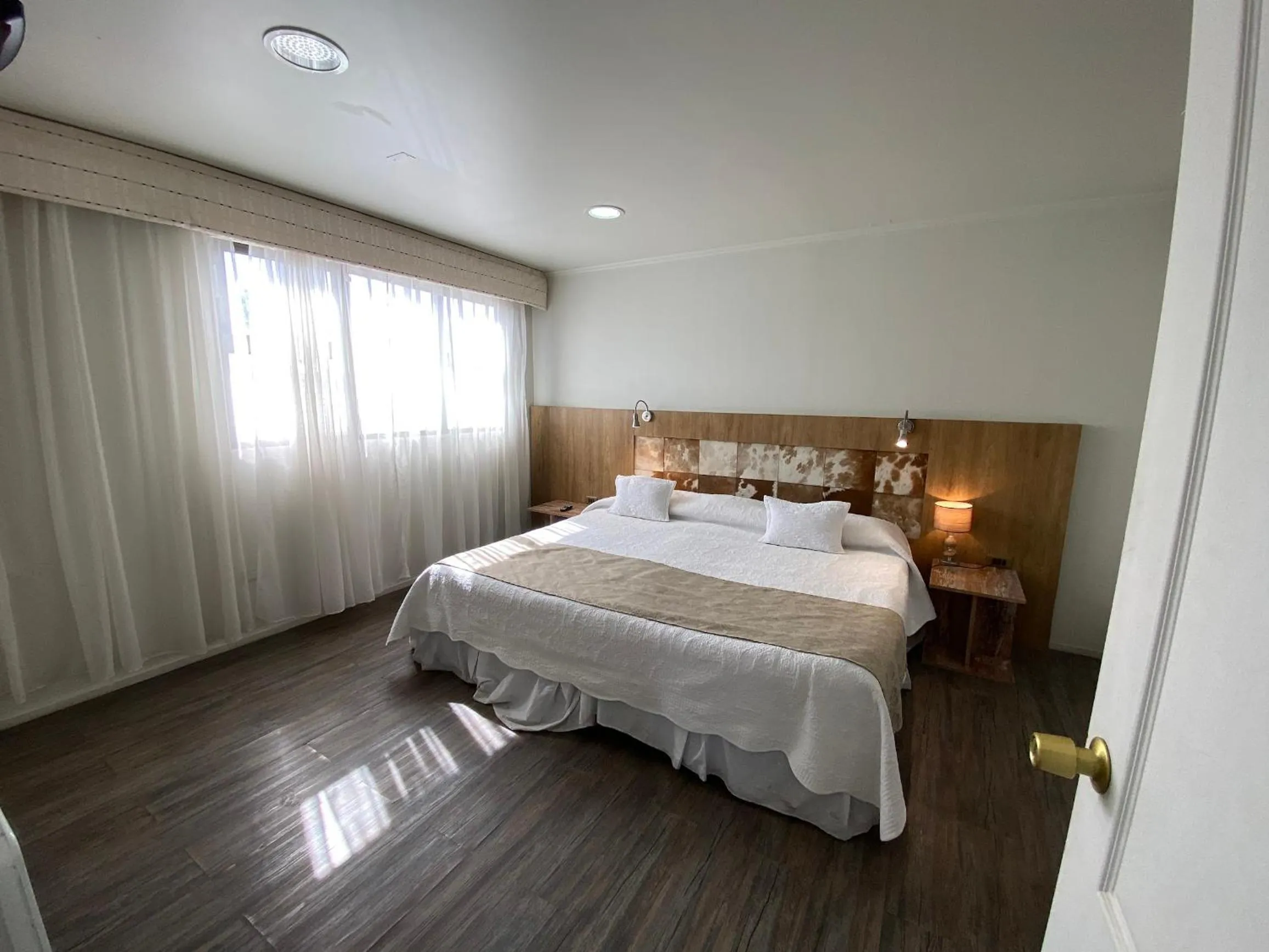 Photo of the whole room, Bed in Atankalama