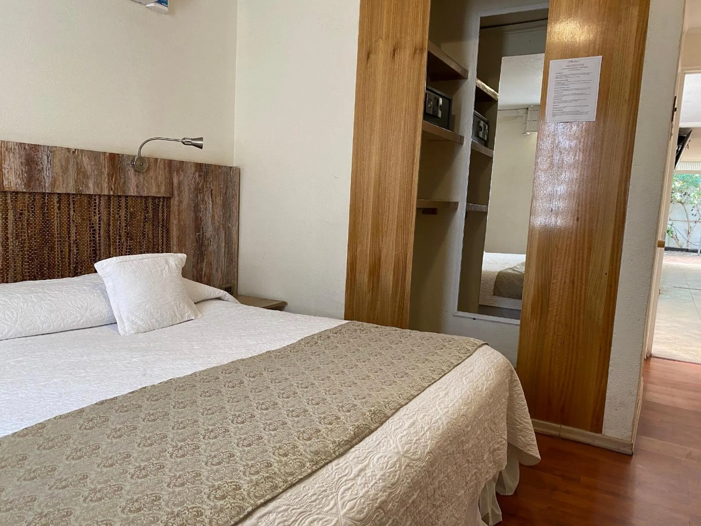 Photo of the whole room, Bed in Atankalama