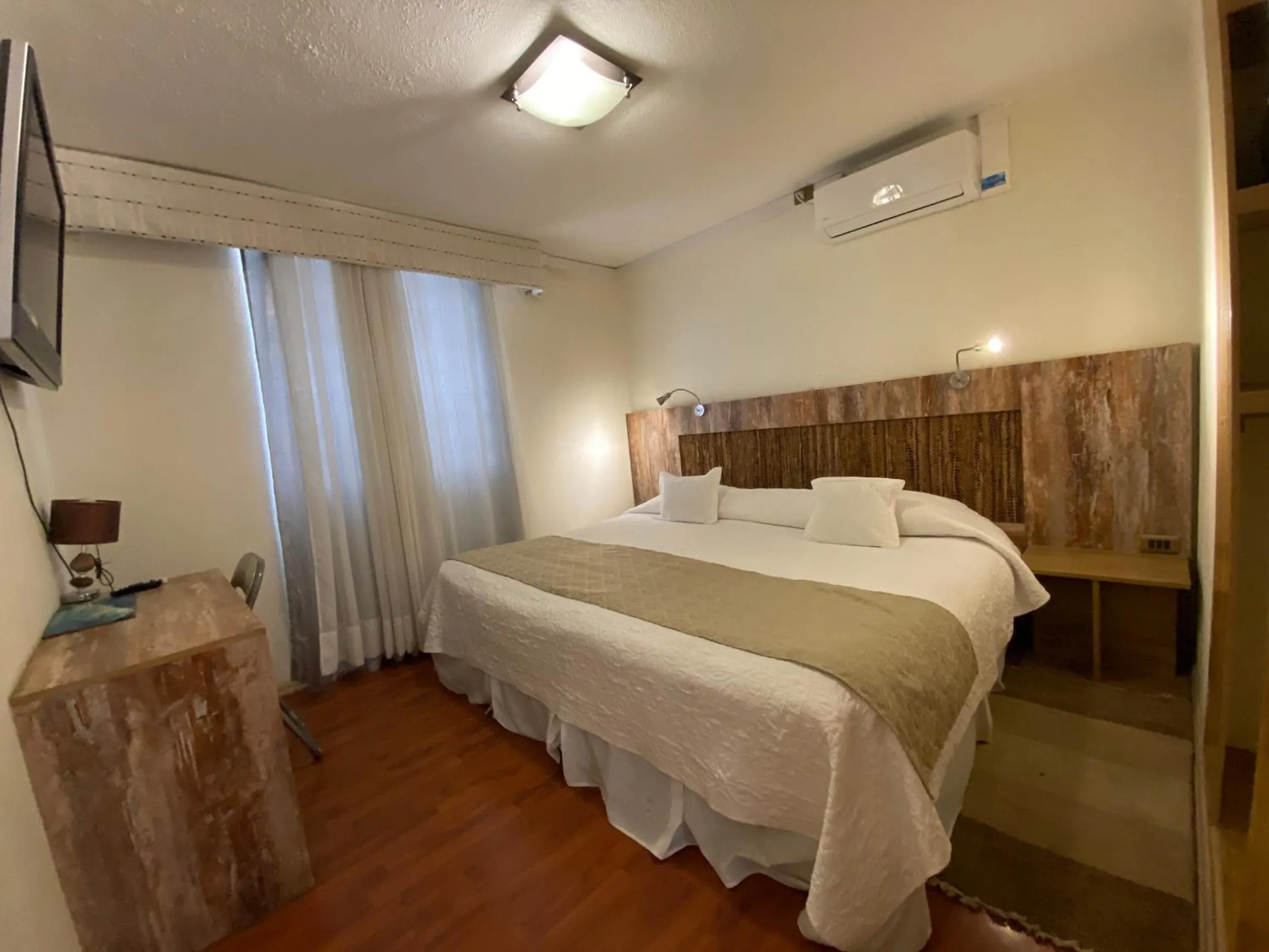 Photo of the whole room, Bed in Atankalama