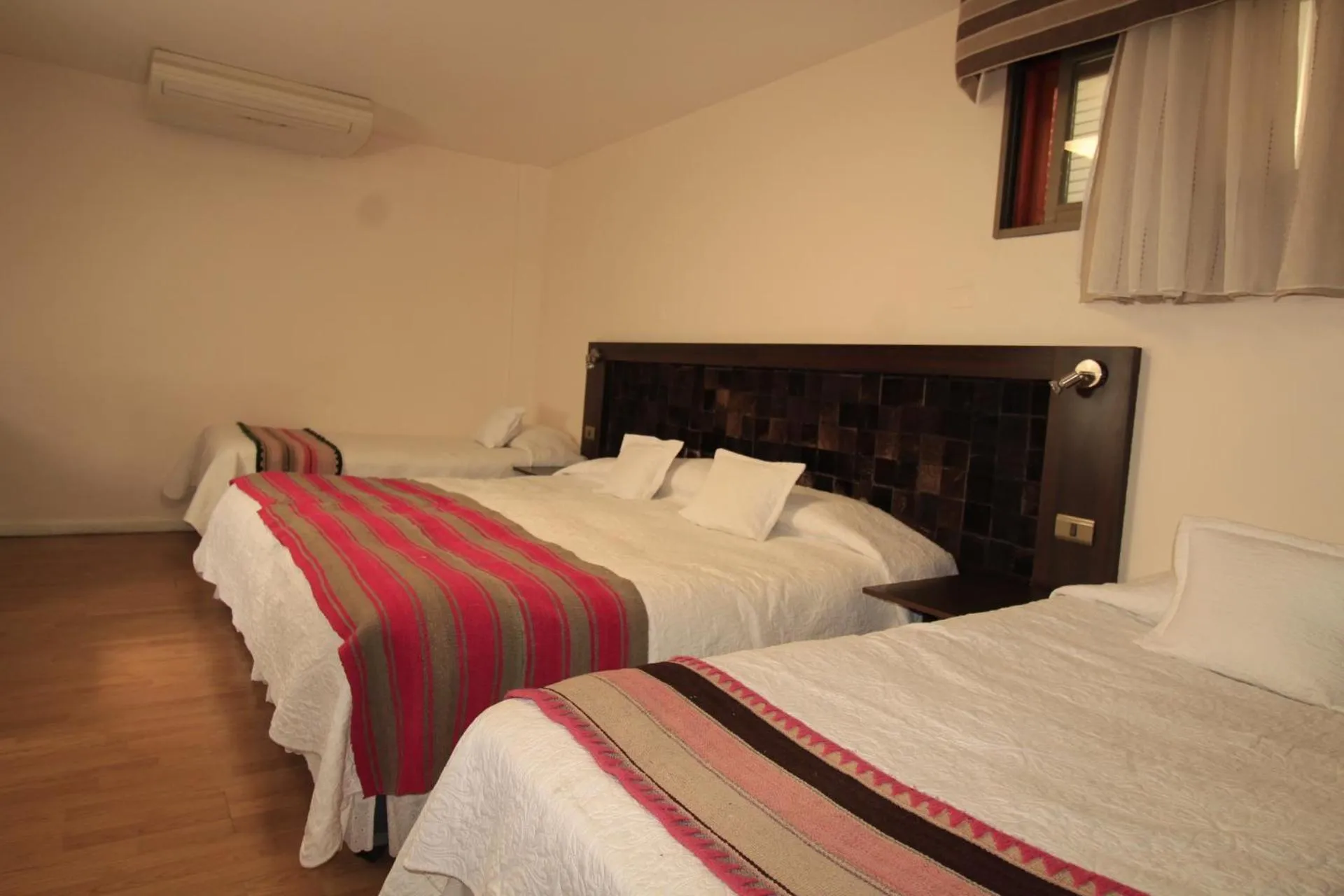 Photo of the whole room, Bed in Atankalama