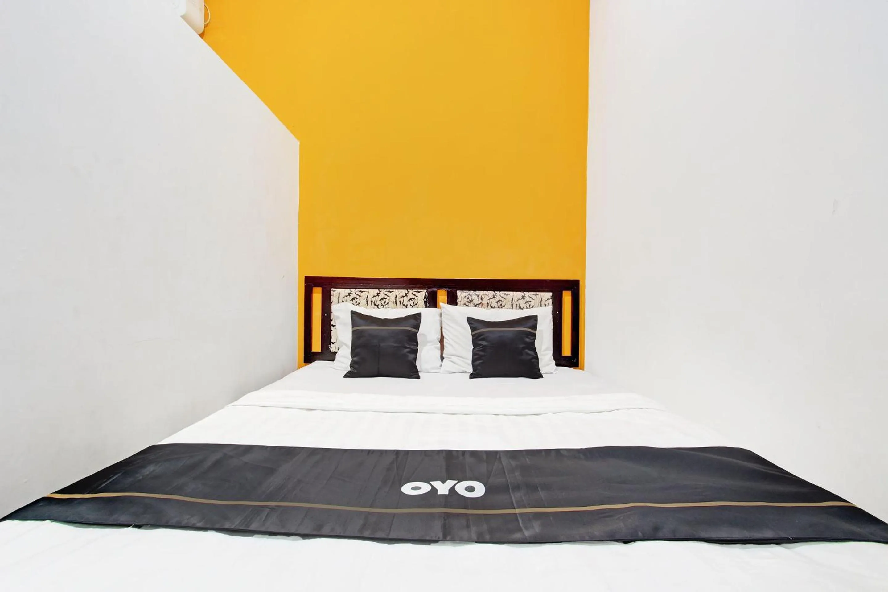 Bedroom, Bed in Capital O 92929 Hotel New Tirta Kencana Syariah
