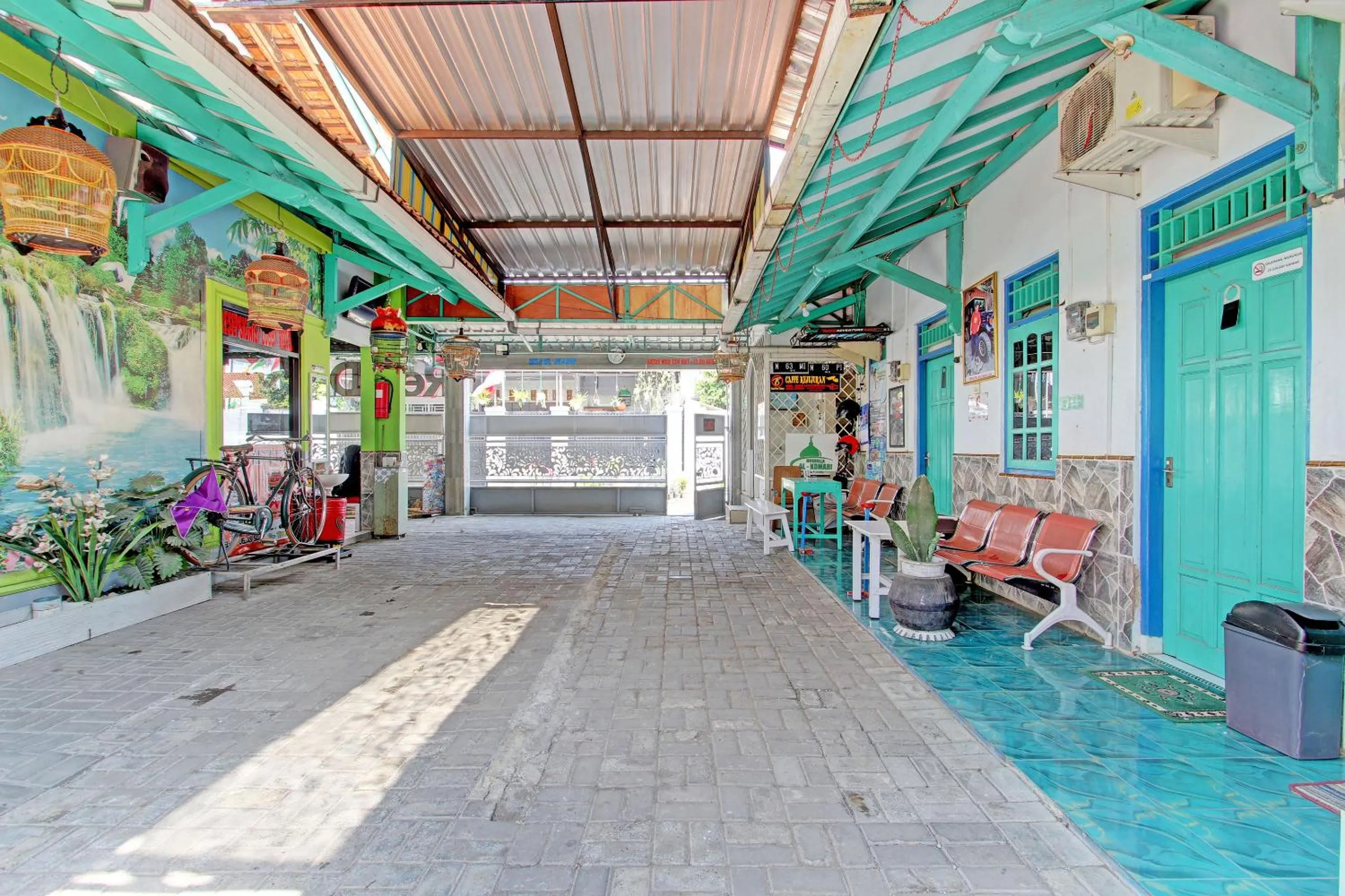 Lobby or reception in Capital O 92929 Hotel New Tirta Kencana Syariah