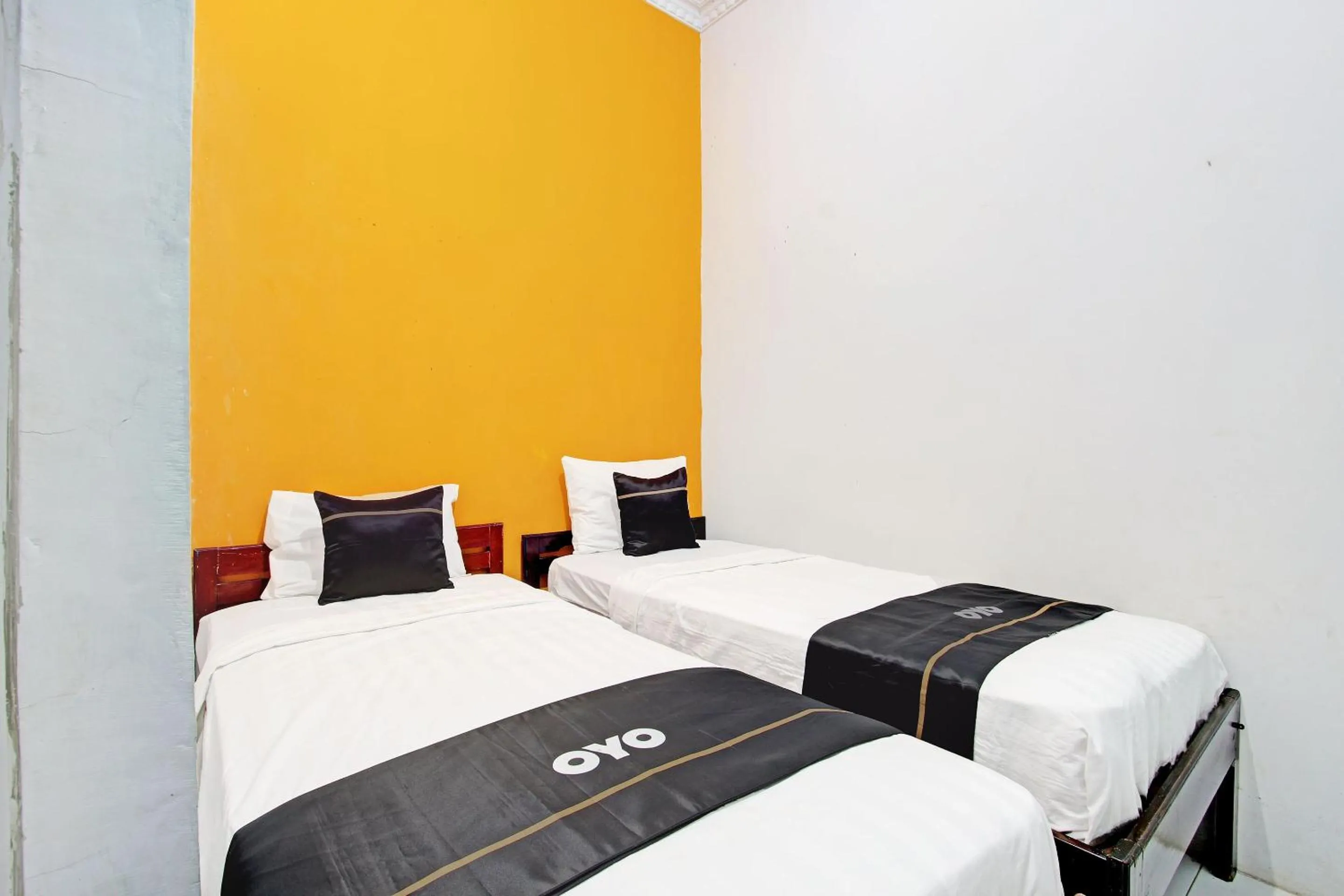 Bedroom, Bed in Capital O 92929 Hotel New Tirta Kencana Syariah