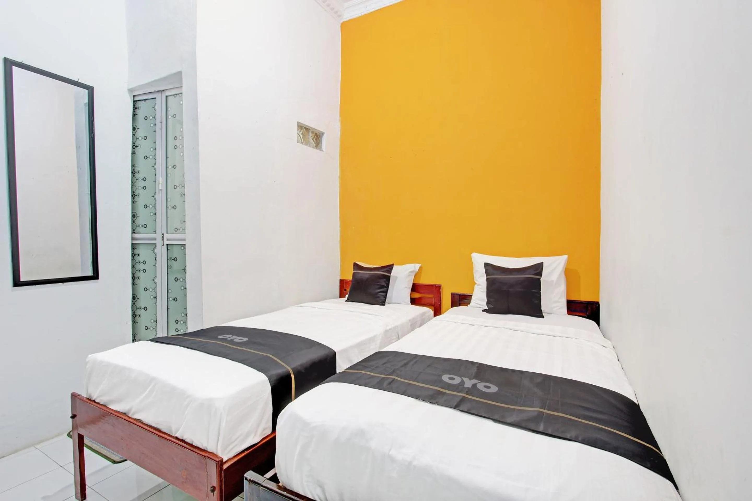 Bedroom, Bed in Capital O 92929 Hotel New Tirta Kencana Syariah