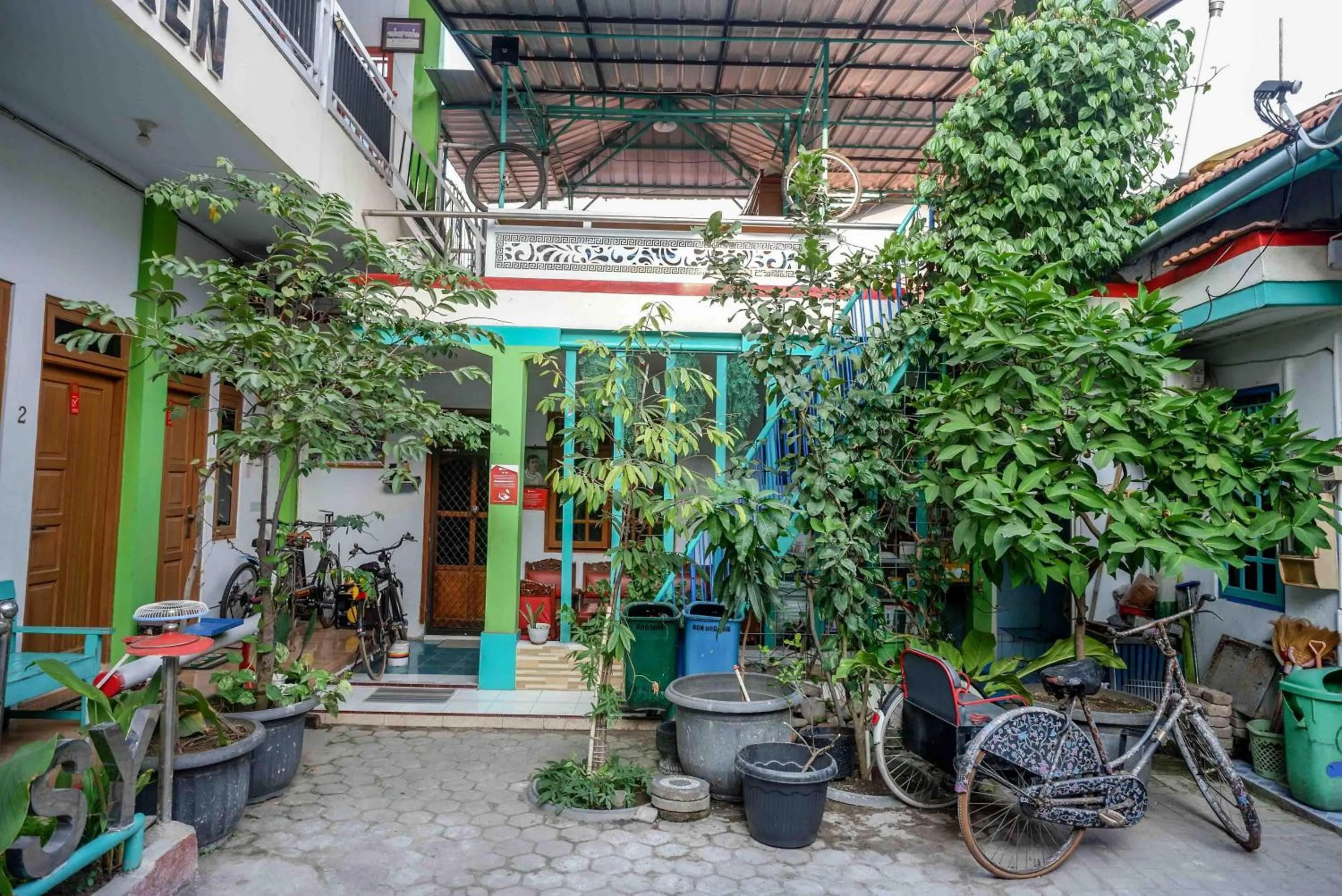 Property building in RedDoorz Syariah near Alun Alun Balai Kota Tegal