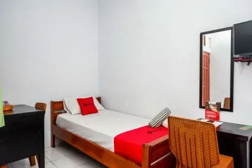 RedDoorz Syariah near Alun Alun Balai Kota Tegal RedDoorz Syariah near Alun Alun Balai Kota Tegal