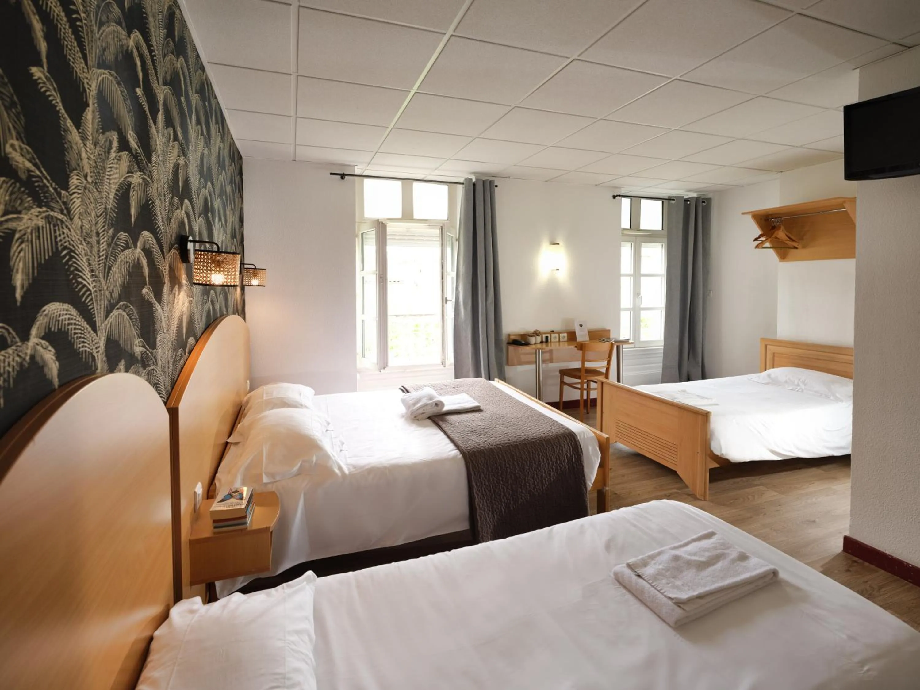 Bed in Hôtel de Lyon