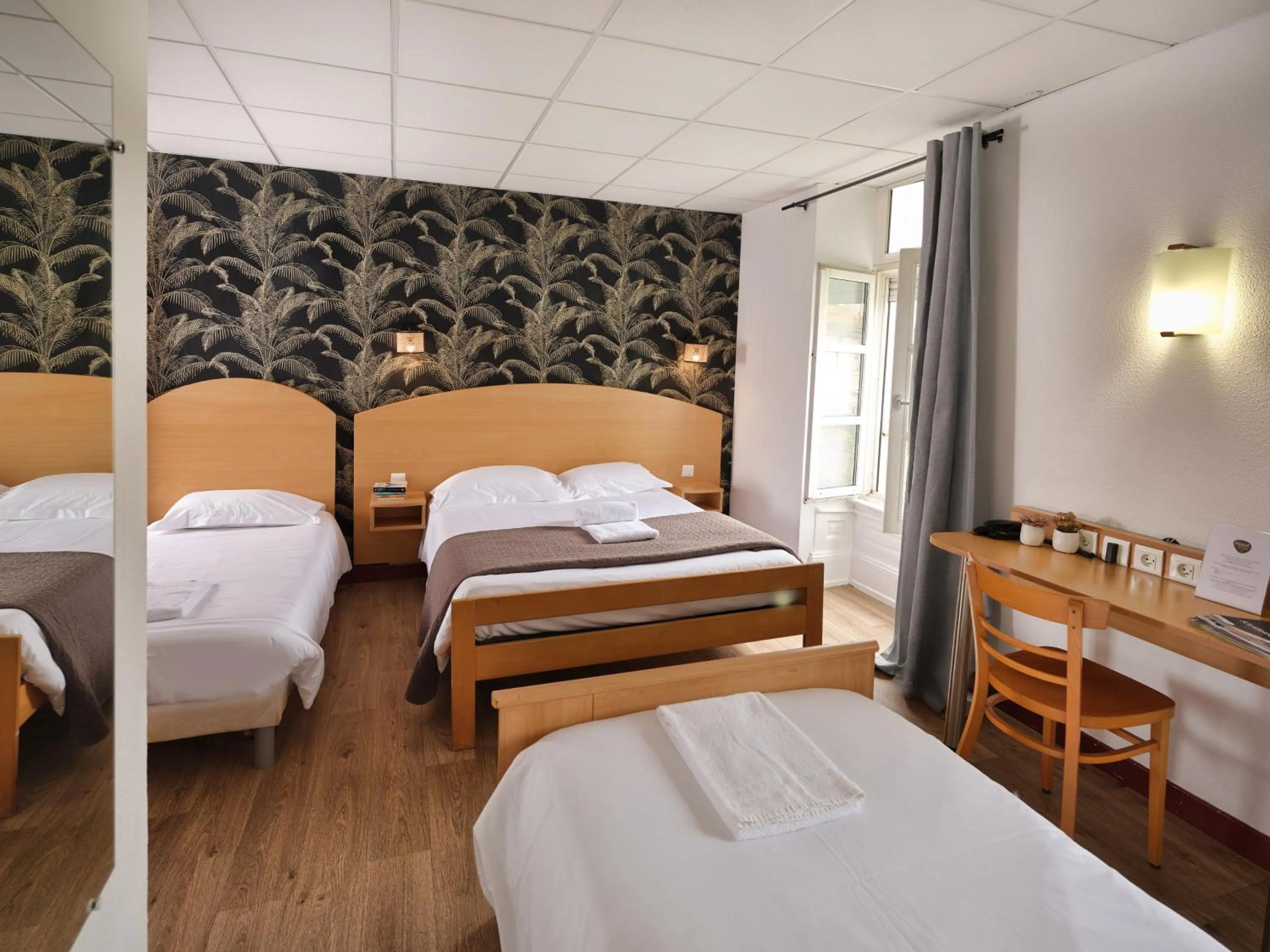 Bed in Hôtel de Lyon