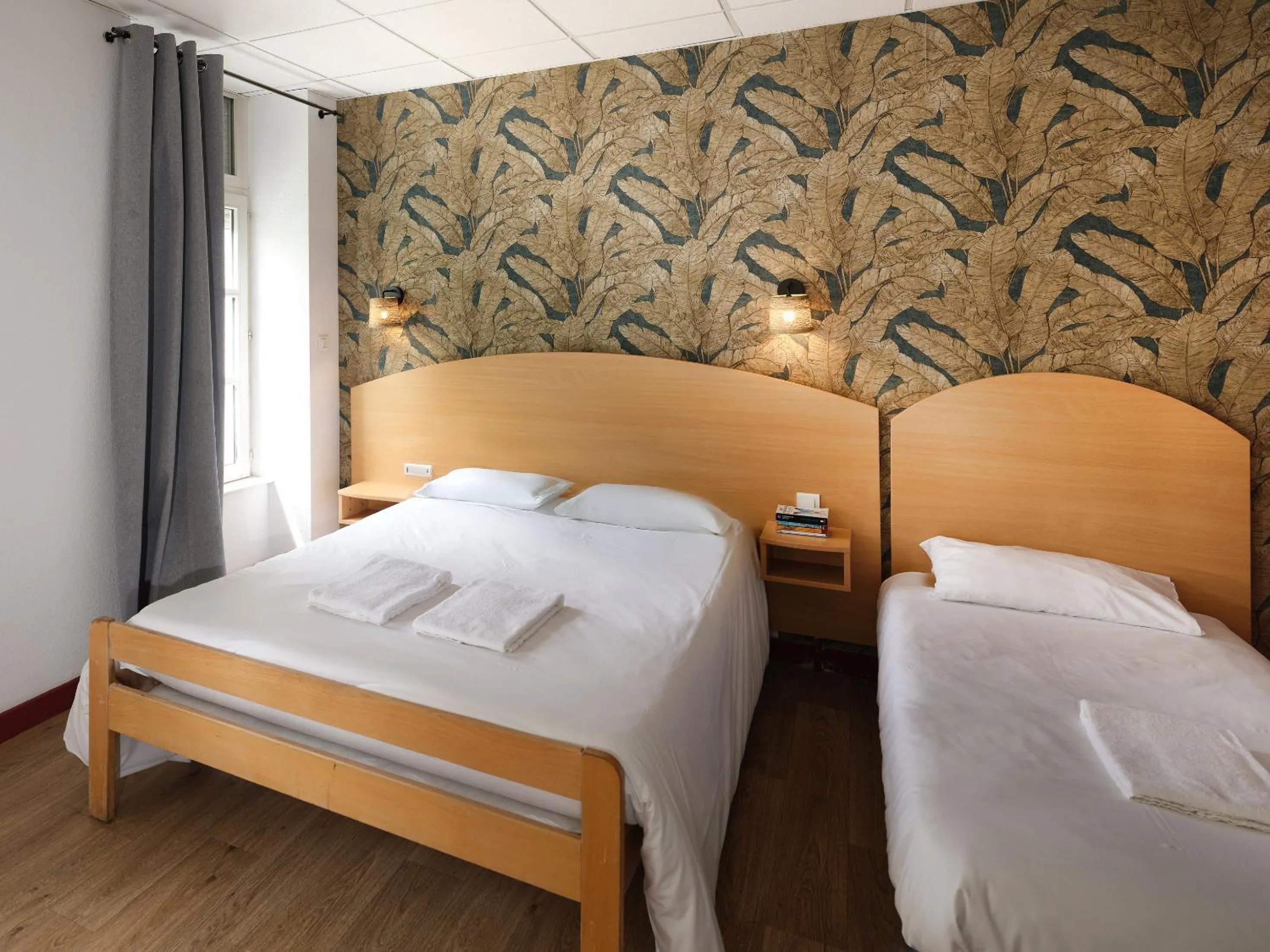 Bed in Hôtel de Lyon