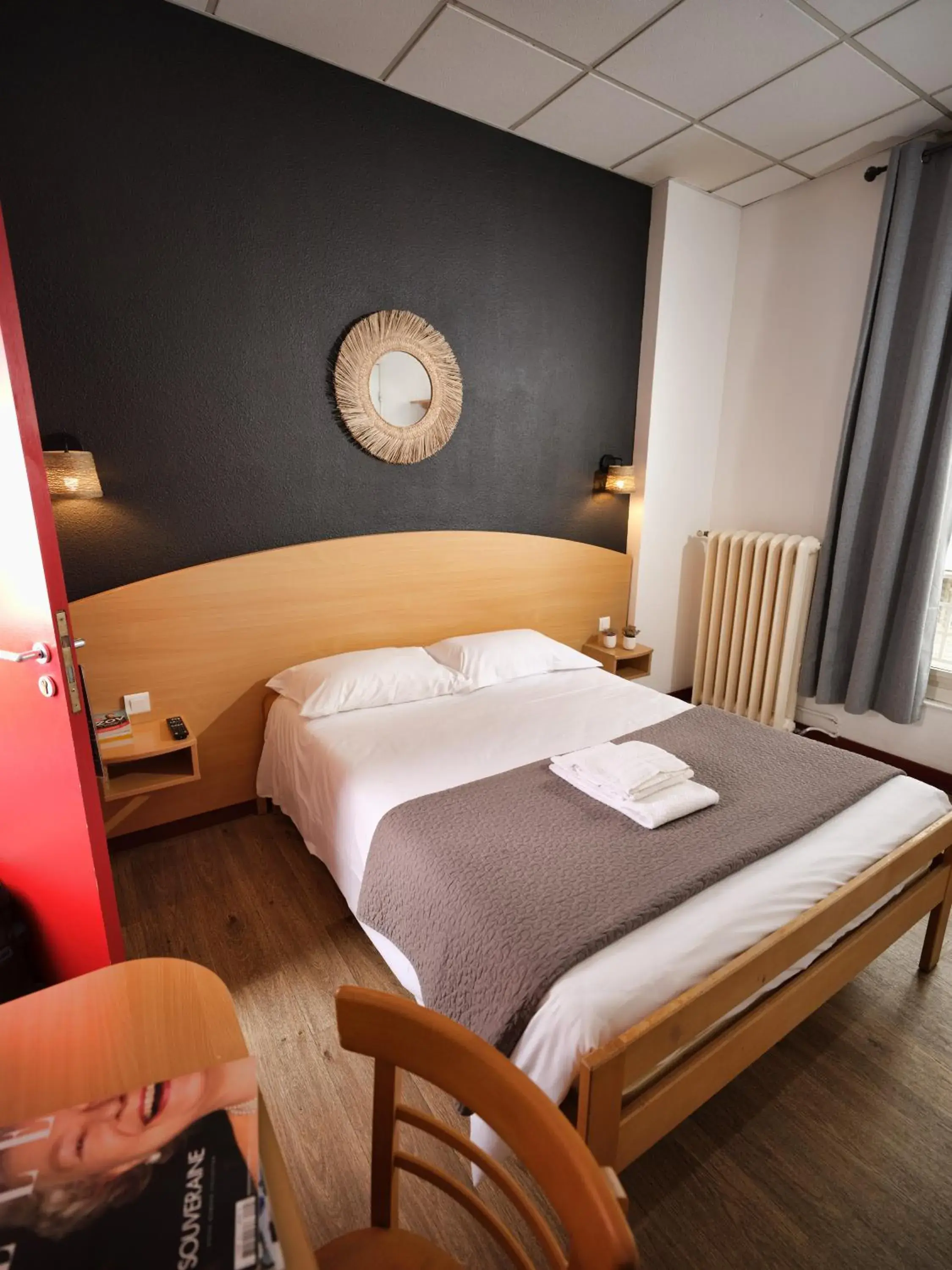 Bed in Hôtel de Lyon Bed in Hôtel de Lyon