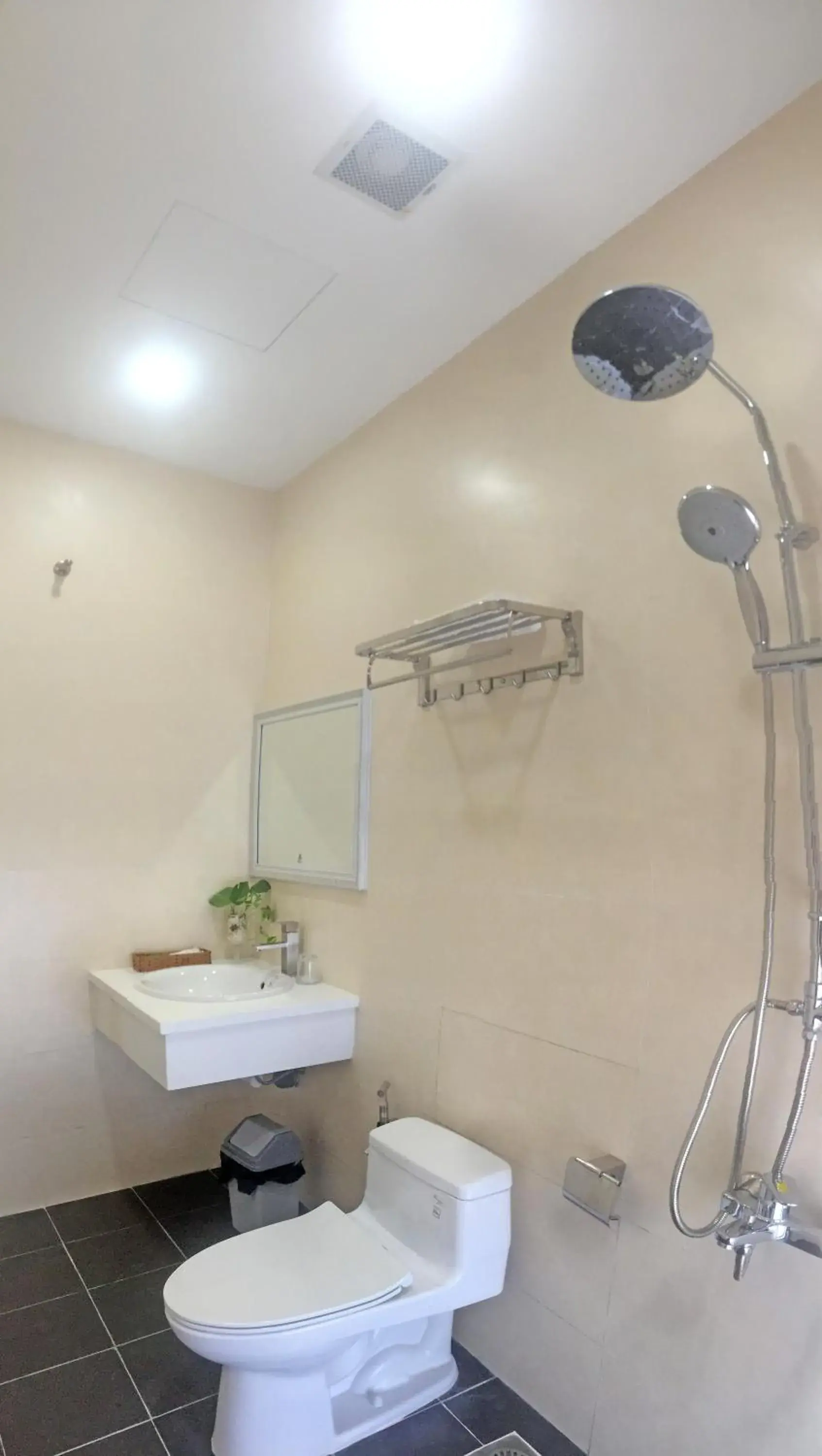 Bathroom in Green Tree Hotel Phú Quốc Bathroom in Green Tree Hotel Phú Quốc