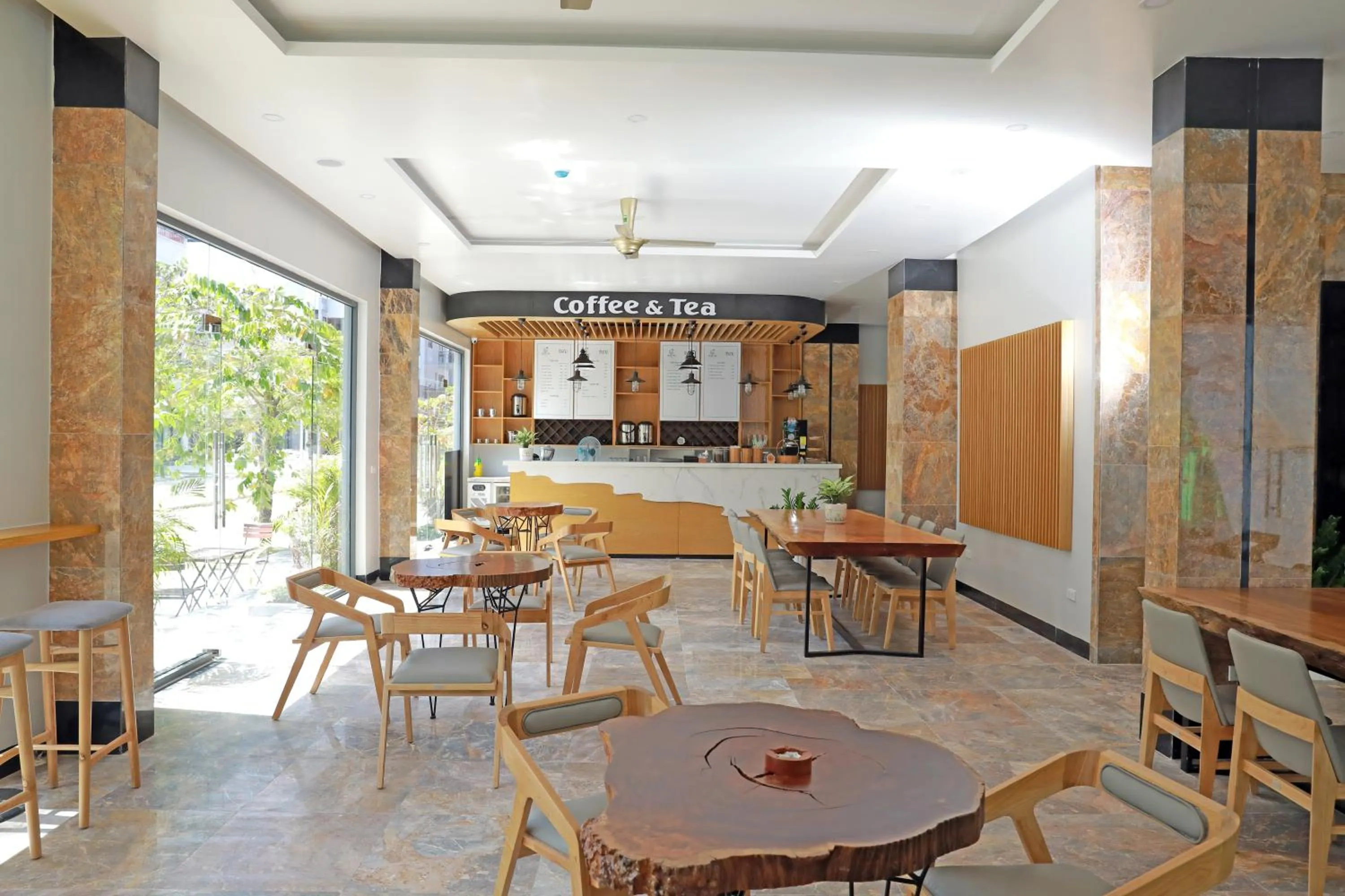 Lounge or bar in Green Tree Hotel Phú Quốc