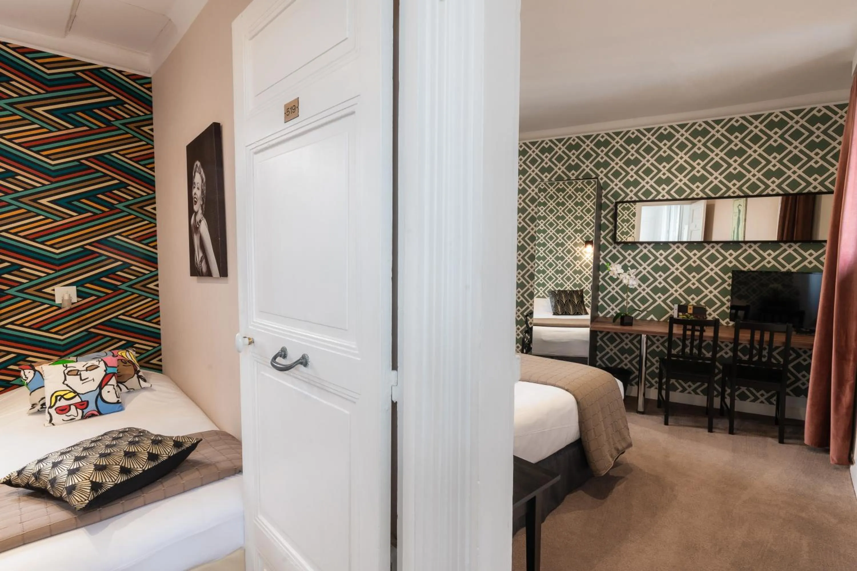 Bedroom, Bed in Grand Hôtel de L'Espérance