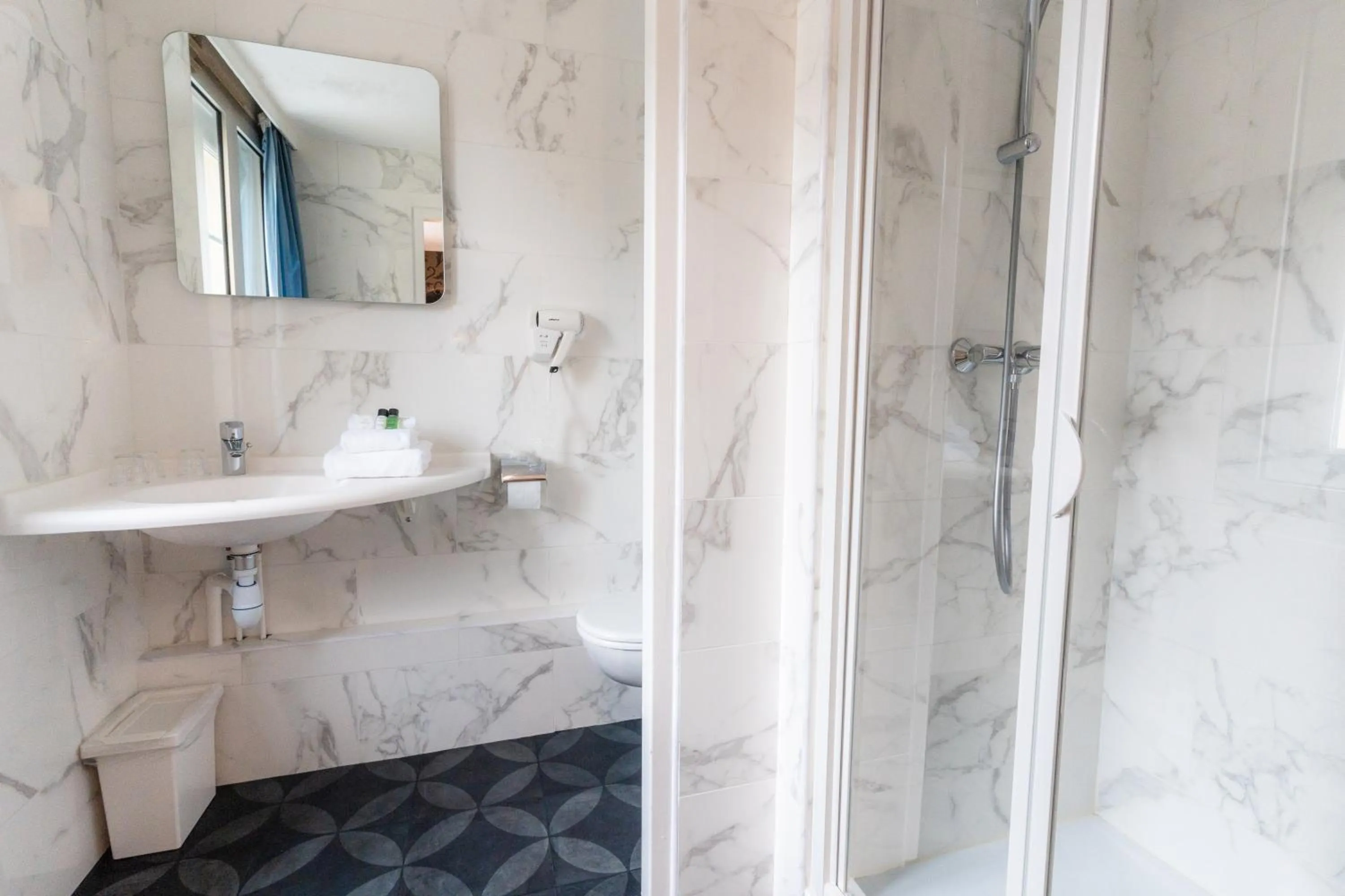 Bathroom in Grand Hôtel de L'Espérance