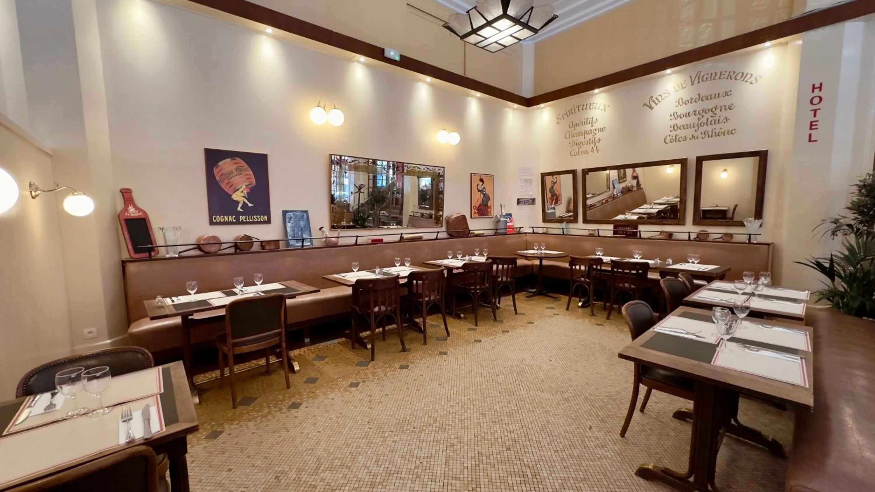 Restaurant/places to eat in Grand Hôtel de L'Espérance