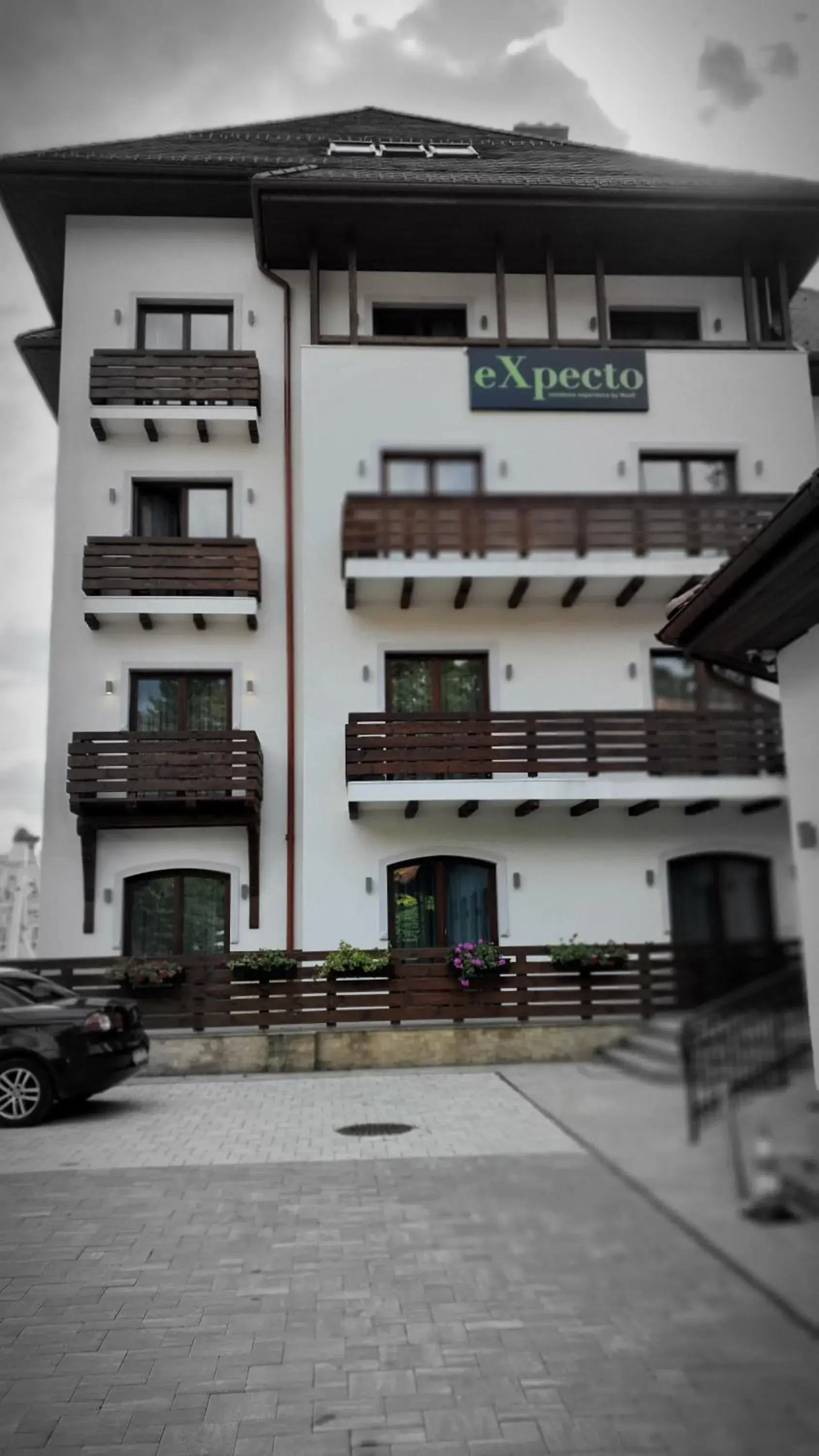 Property building in Expecto Apartments Property building in Expecto Apartments